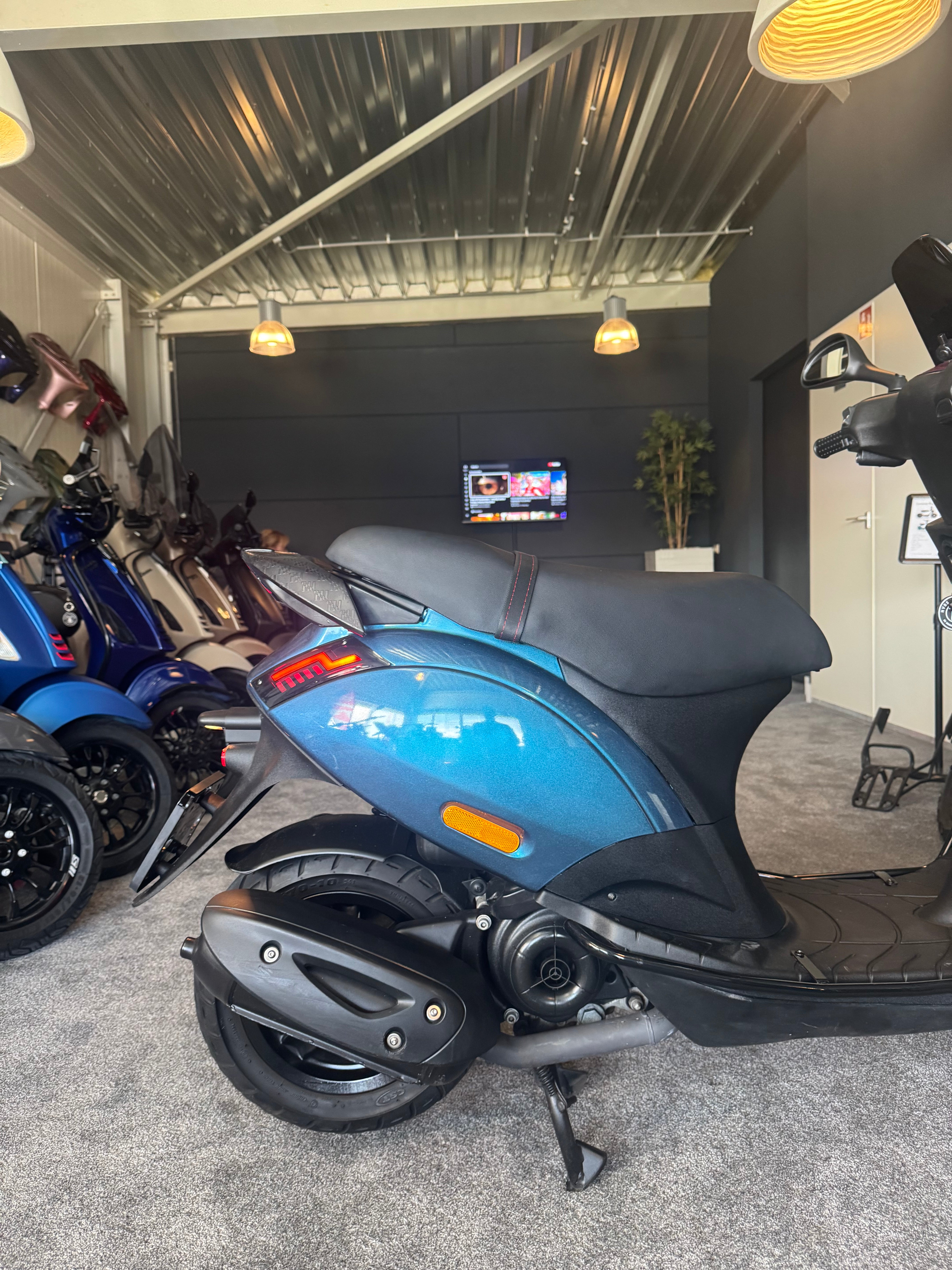Piaggio Zip 50s | Custom | Brom | Full option | 2025 | Garantie