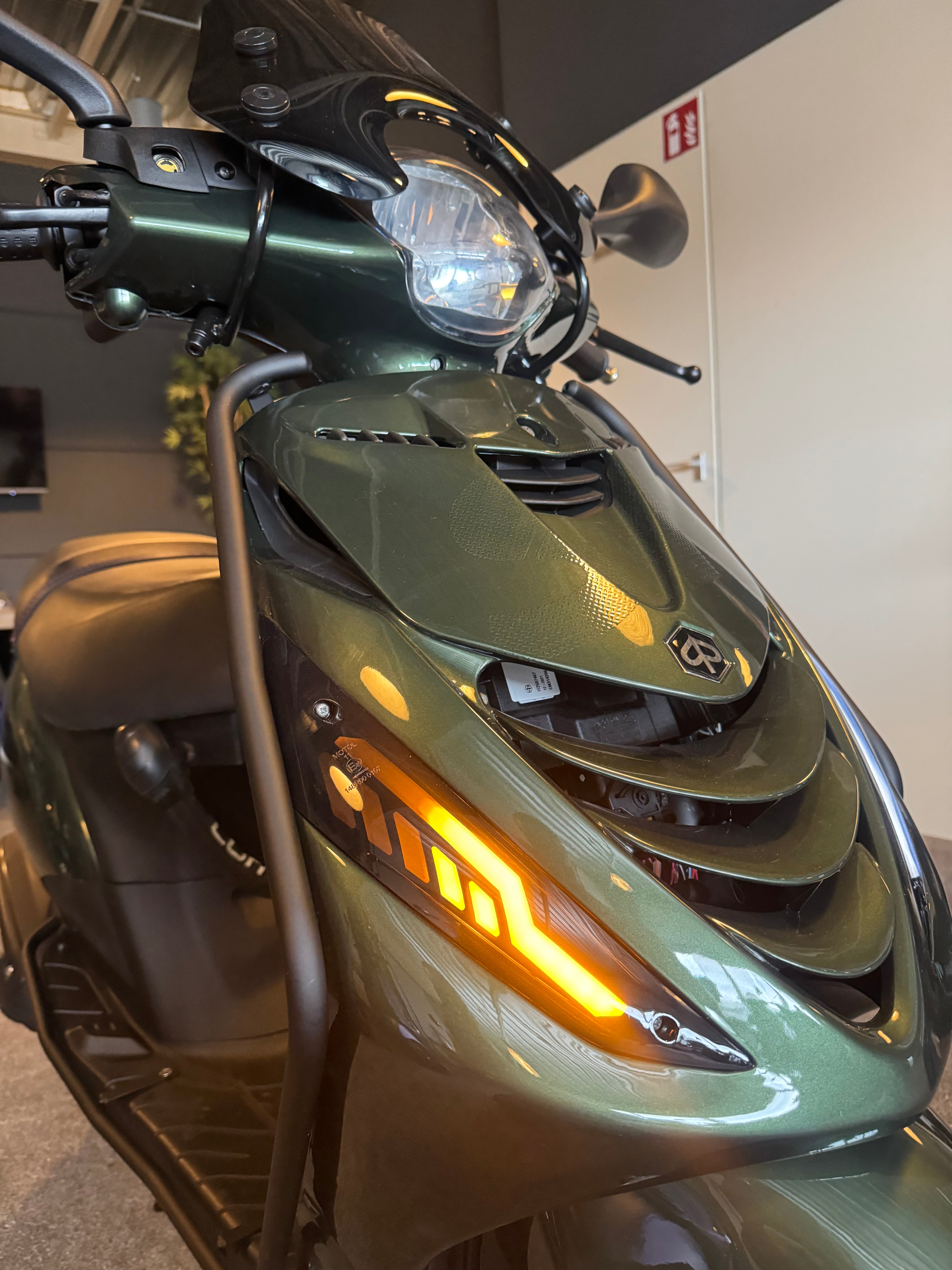 Piaggio Zip 50S | Custom | 2023 | Weinig km | Full option