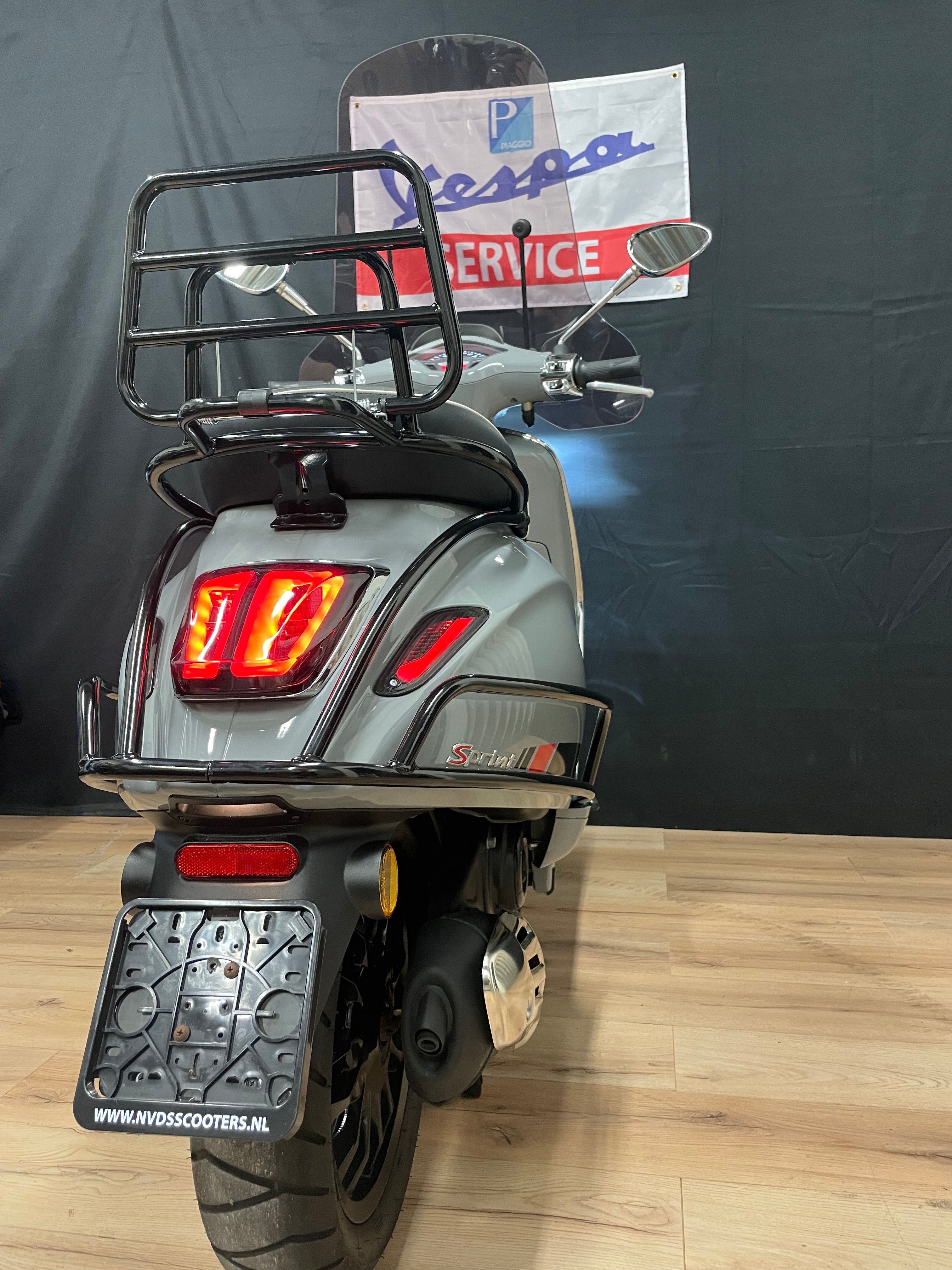 Vespa sprint 50S | Nieuwstaat | 1900km | Full option | IGET