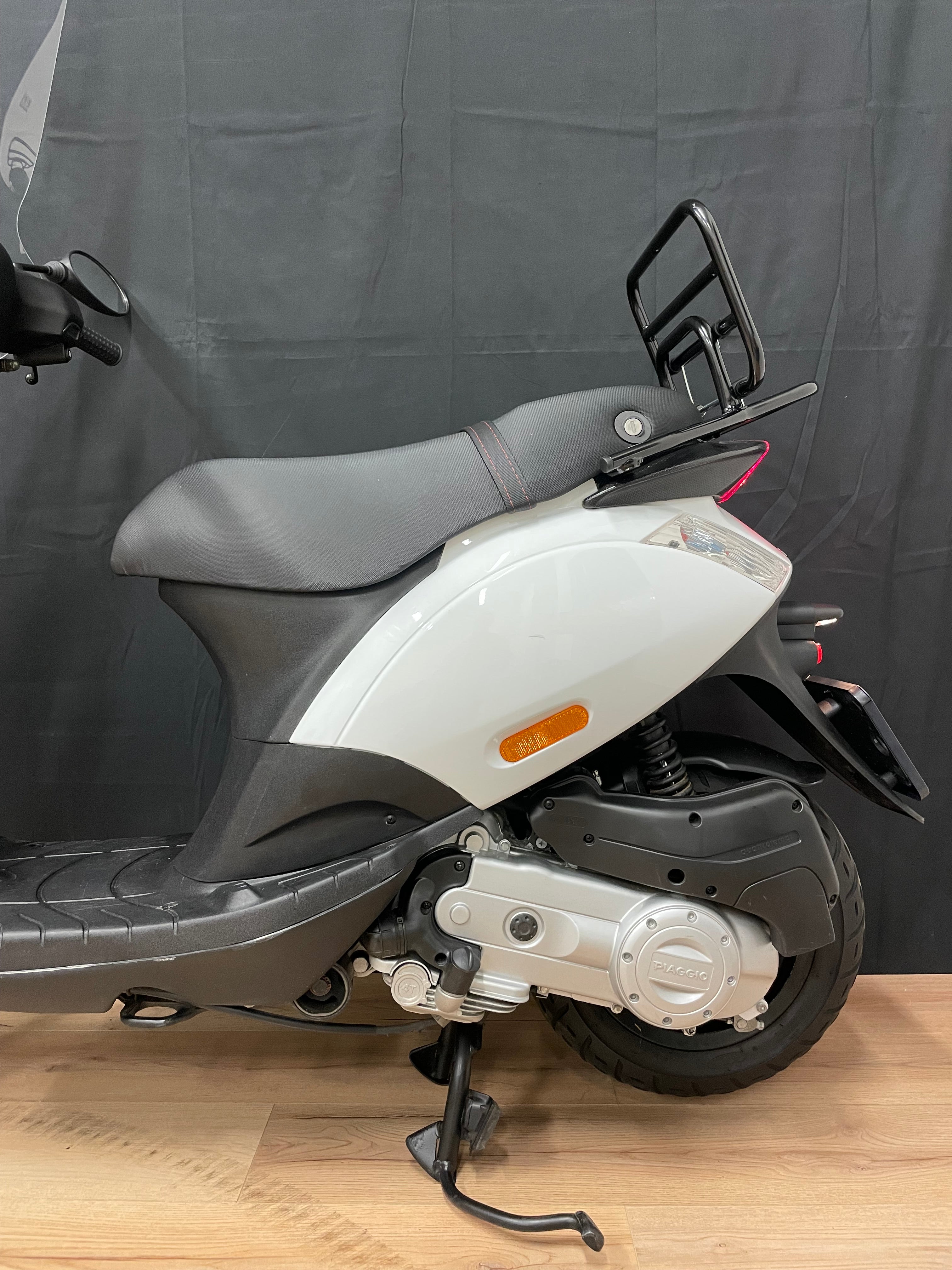 Piaggio Zip IGET - Garantie - Brom - 1e eigenaar - ZGAN