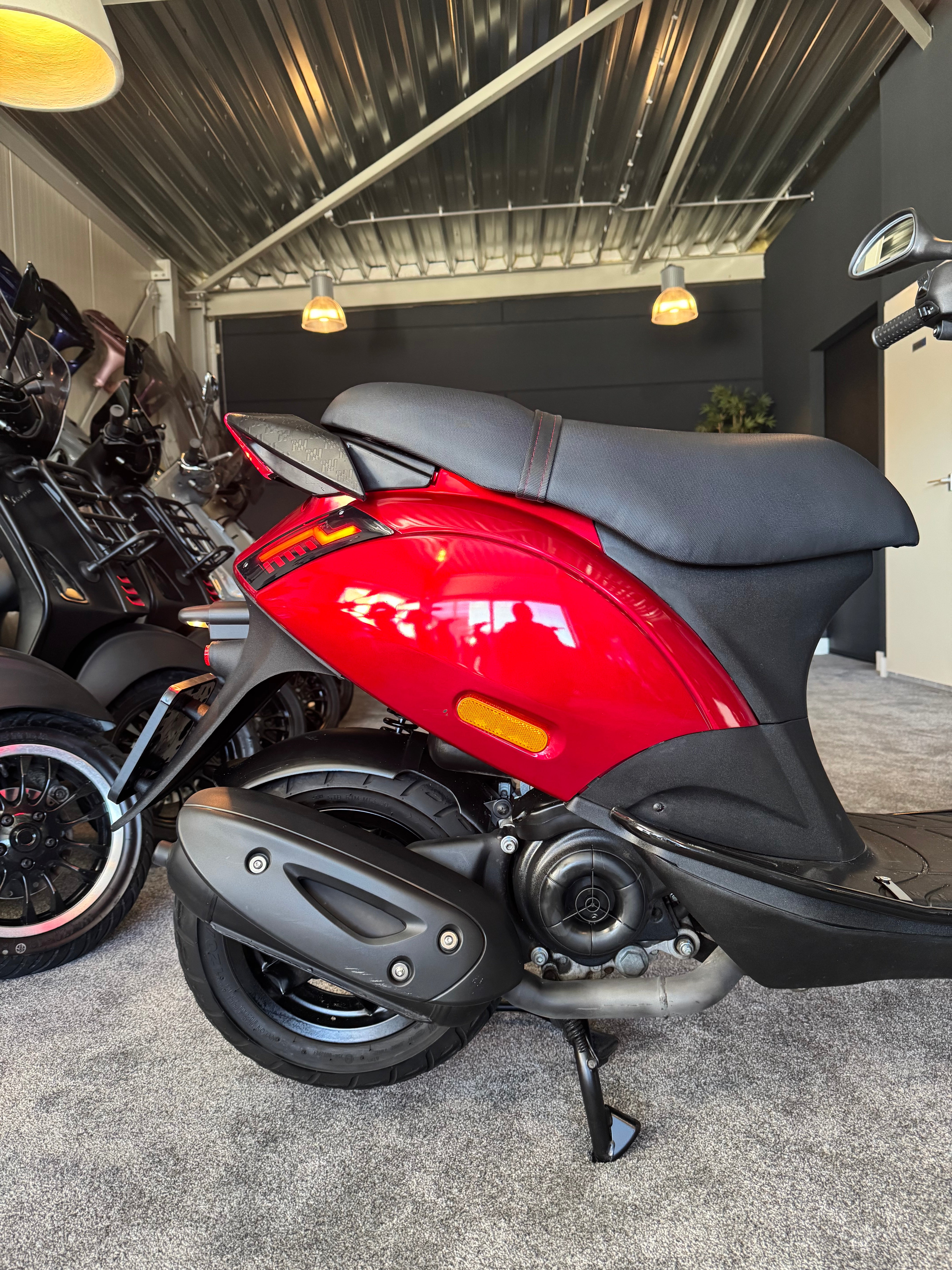 Piaggio Zip 50s | Full option | Custom | Brom | 1e eigenaar