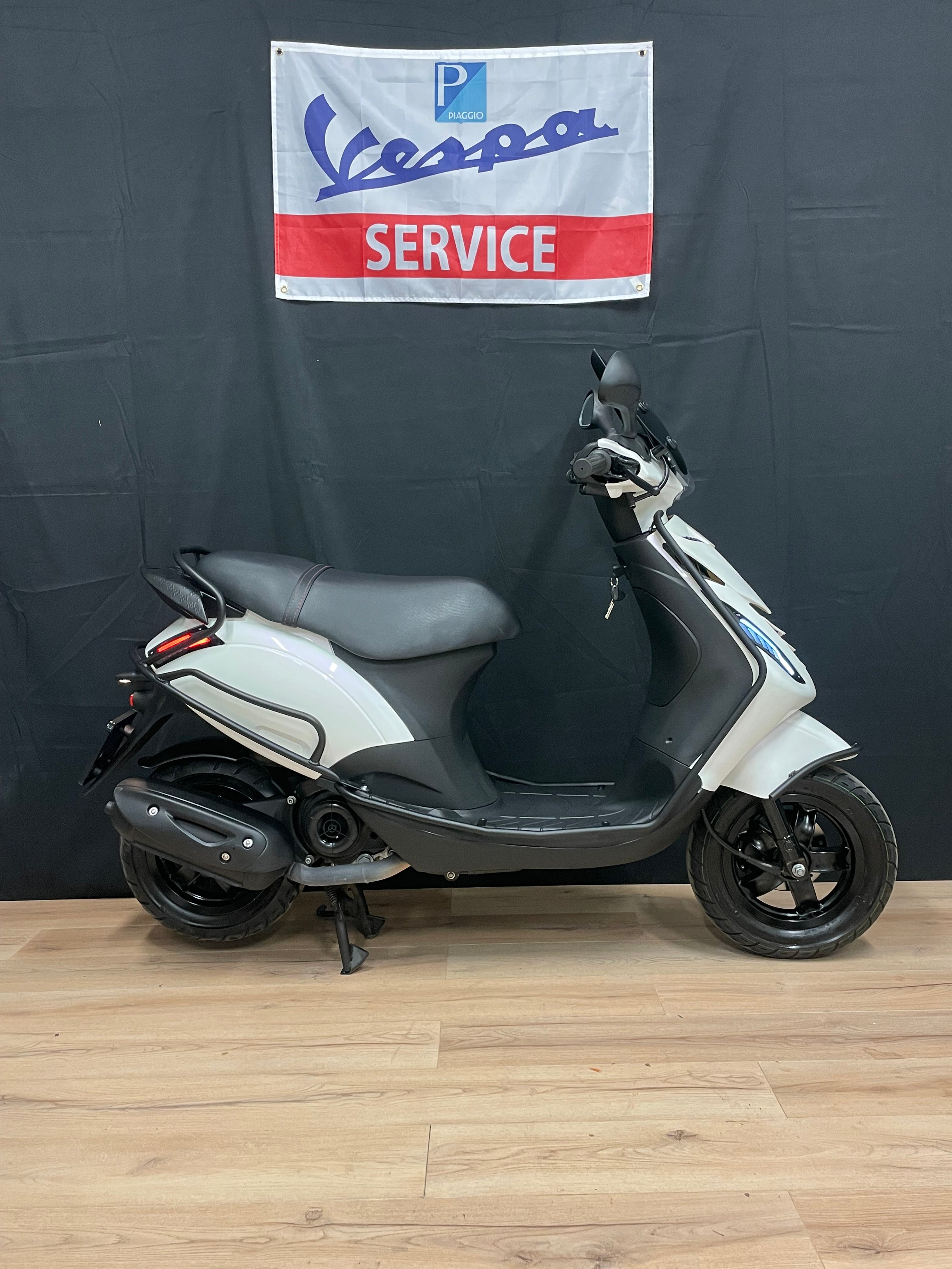 Piaggio Zip | Full option | 2023 | 3000km |Amerhyst purple