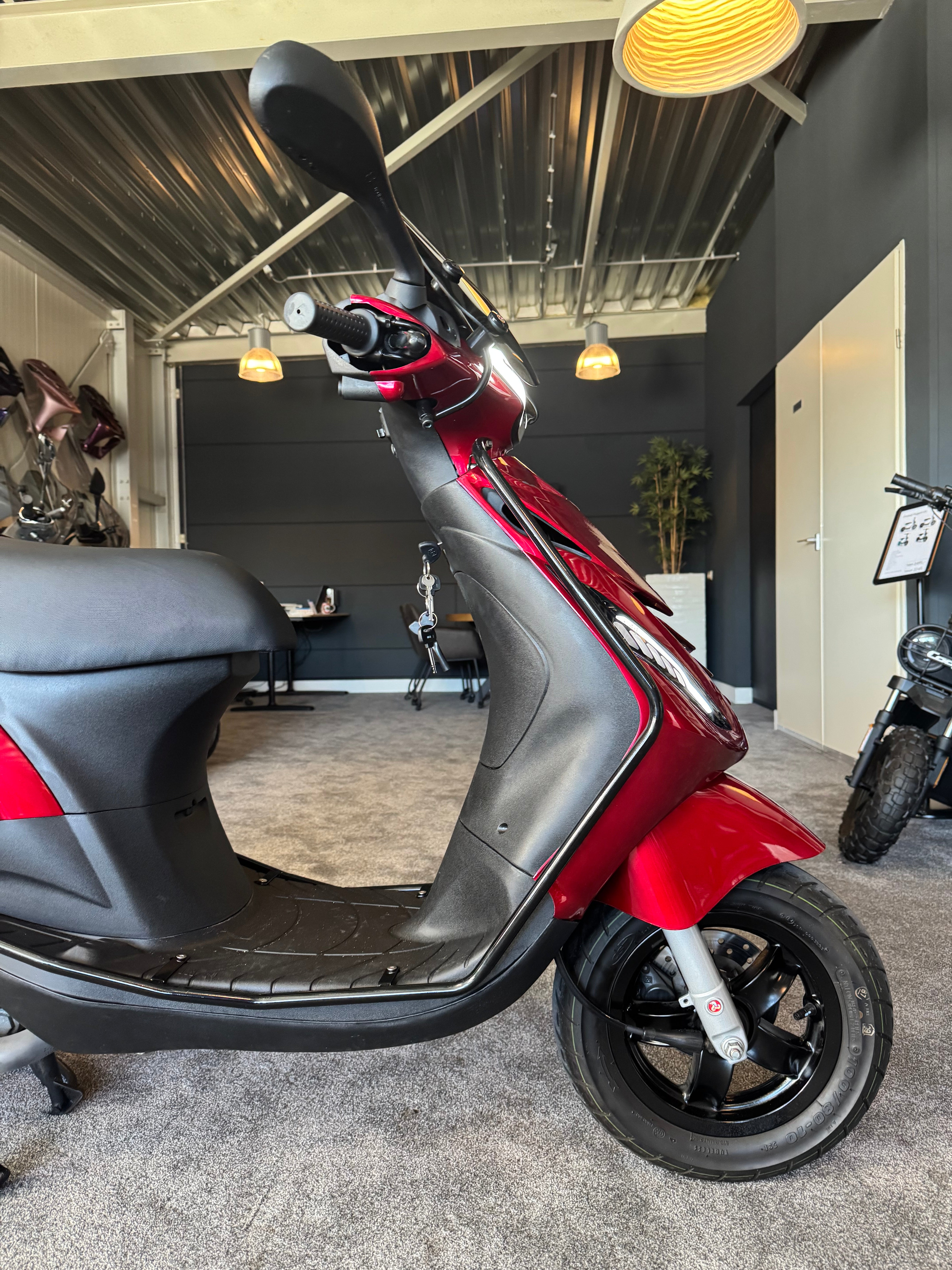 Piaggio Zip 50s | Full option | Custom | Brom | 1e eigenaar
