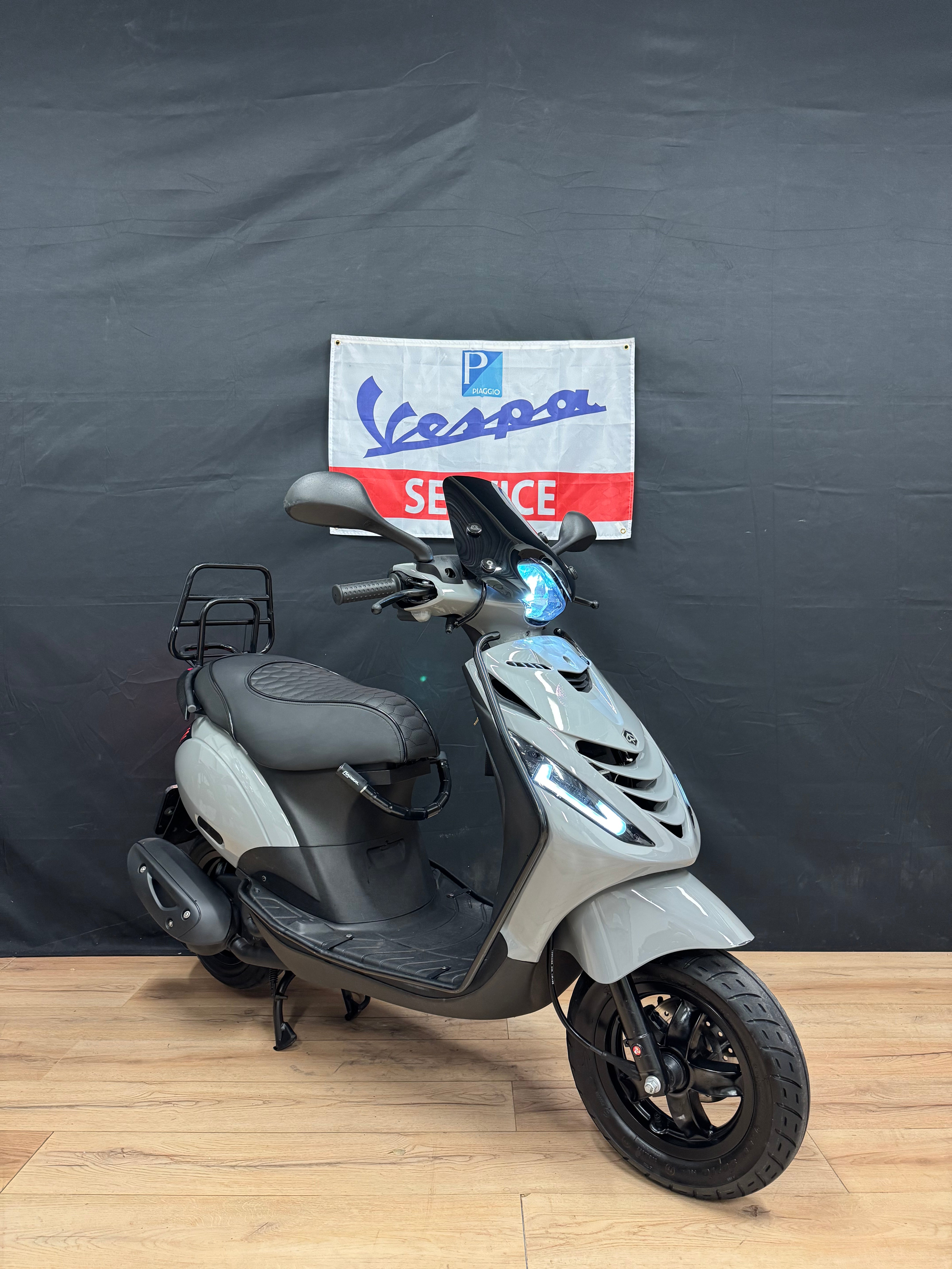 Piaggio Zip 50s | Nieuwstaat | Full option | Custom | Brom