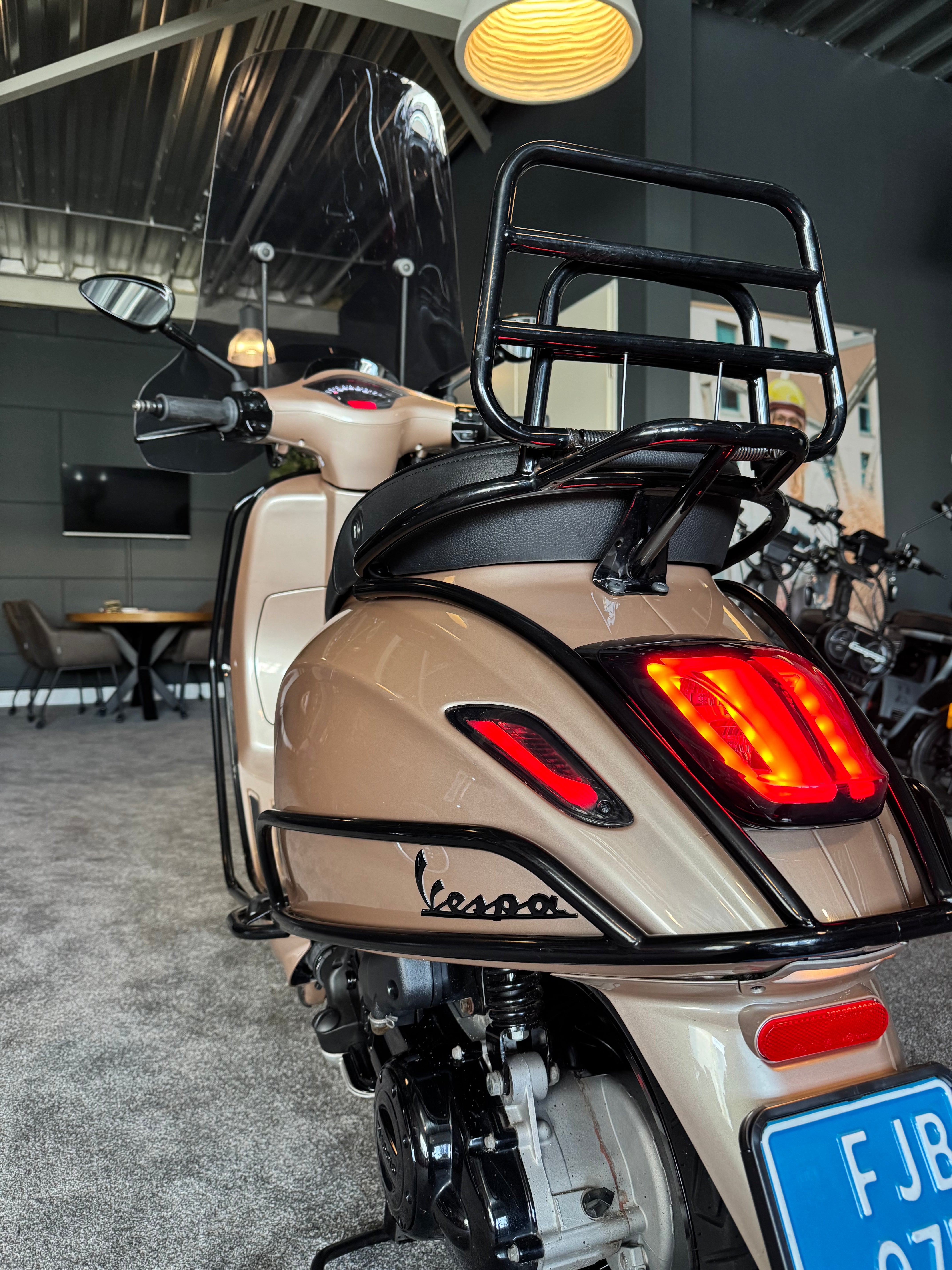 Vespa Sprint 50s | Custom | Full option | Garantie | 1e eigenaar