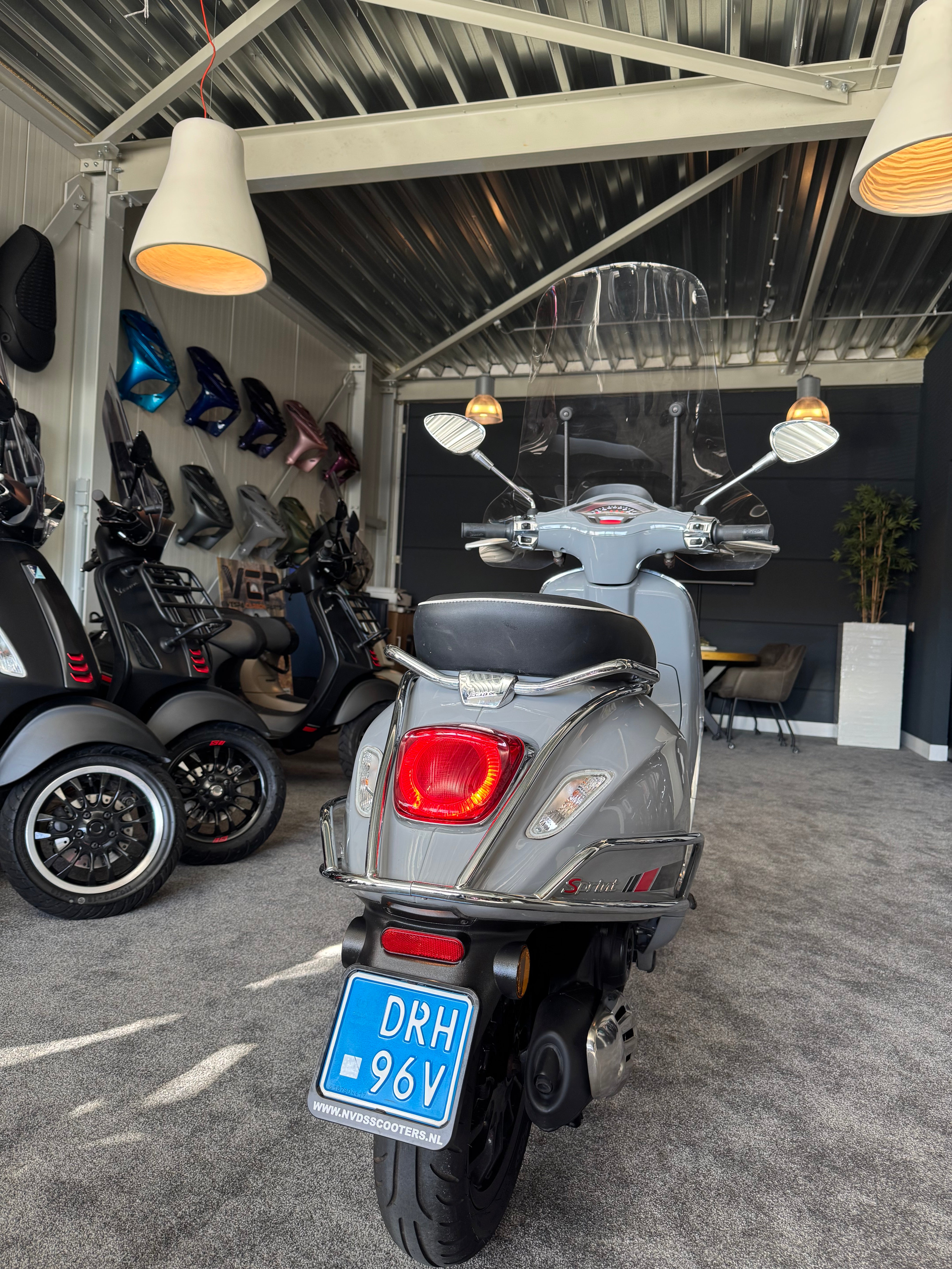 Vespa sprint 50s | Nardo | Garantie | Dealer onderhouden