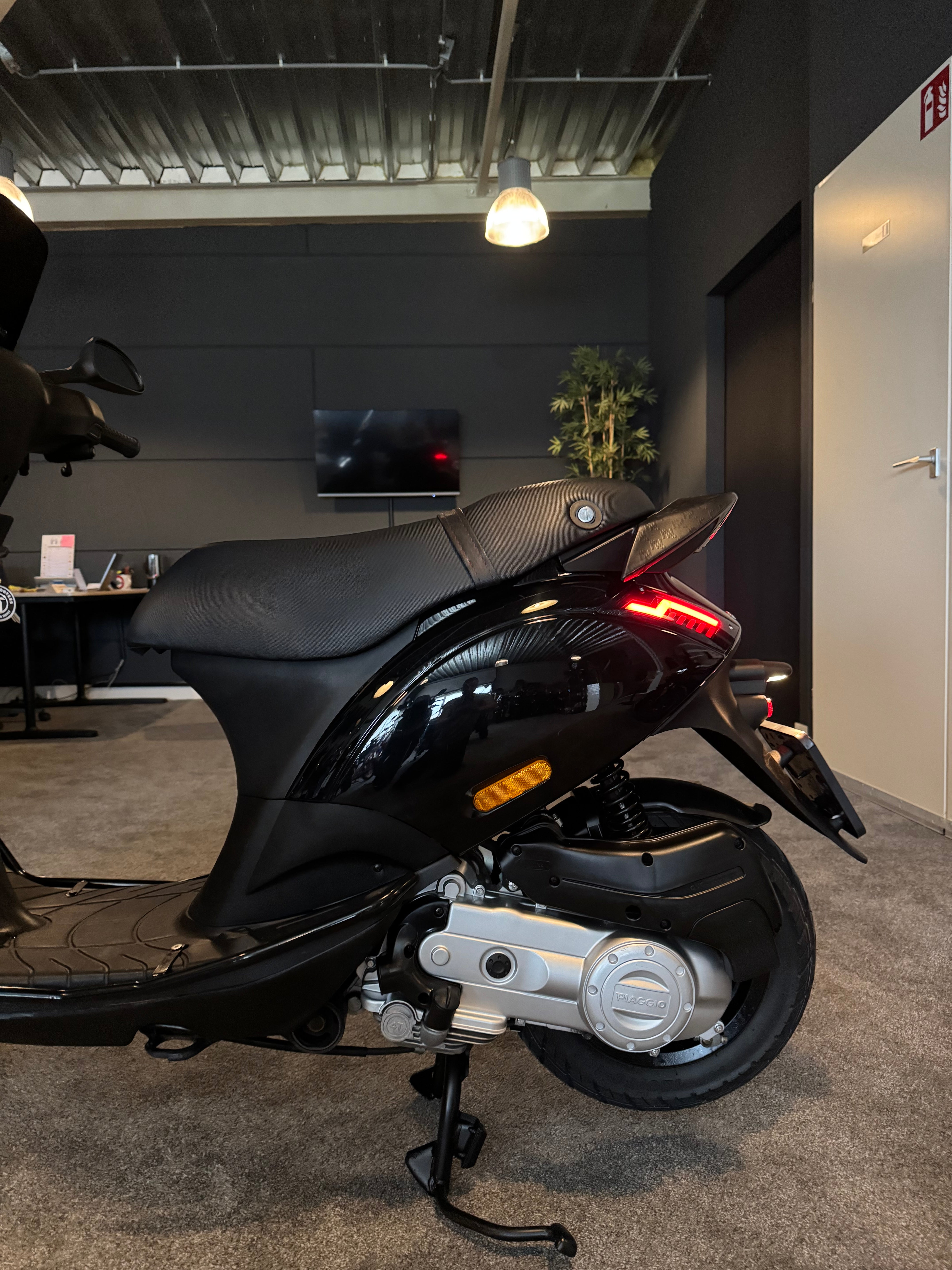 Piaggio Zip 50s | Nieuwstaat | Full option | 2024 | Brom