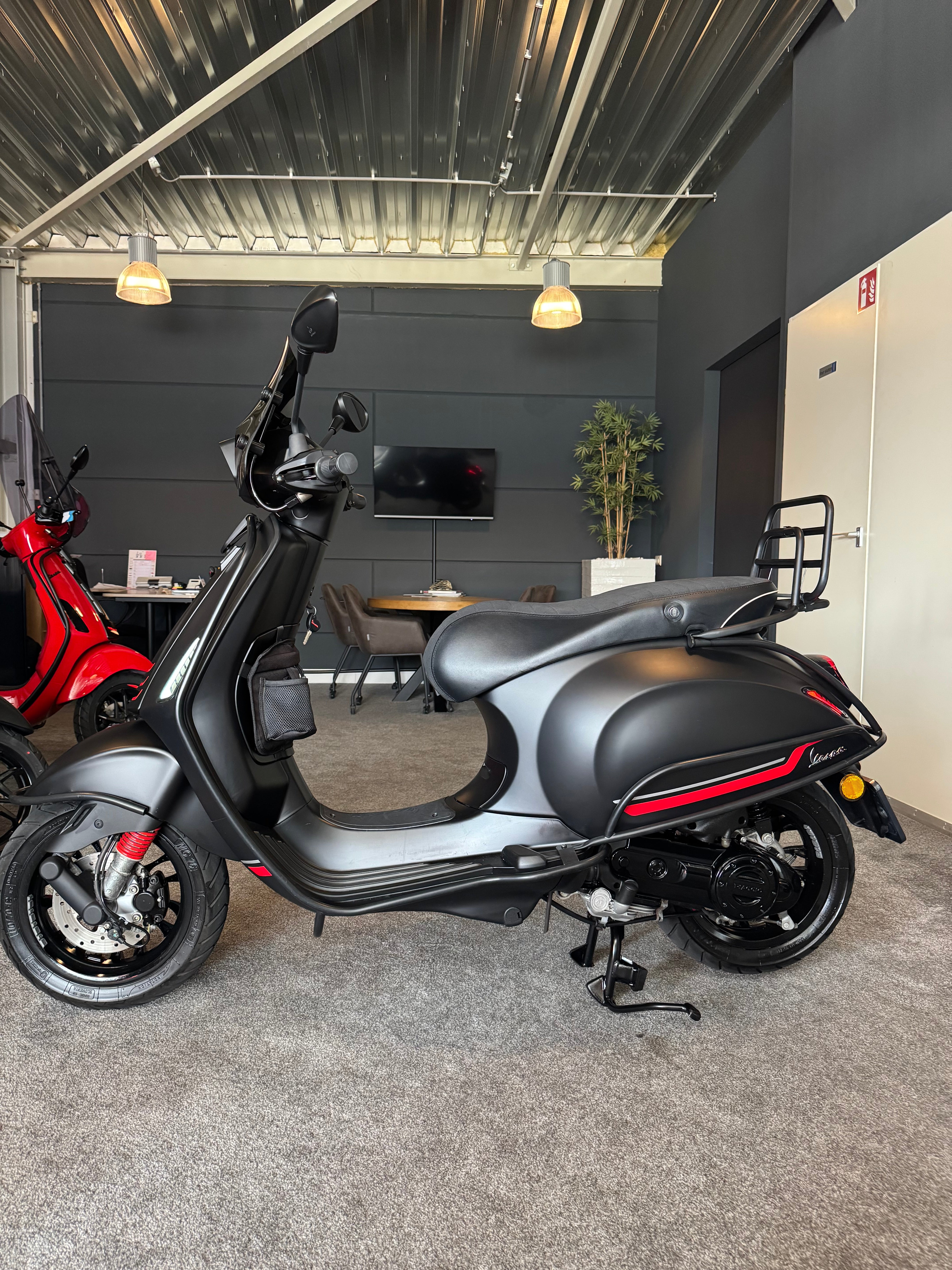 Vespa Sprint 50s | 2023 | Full option | 1e eig| Brom | Garantie