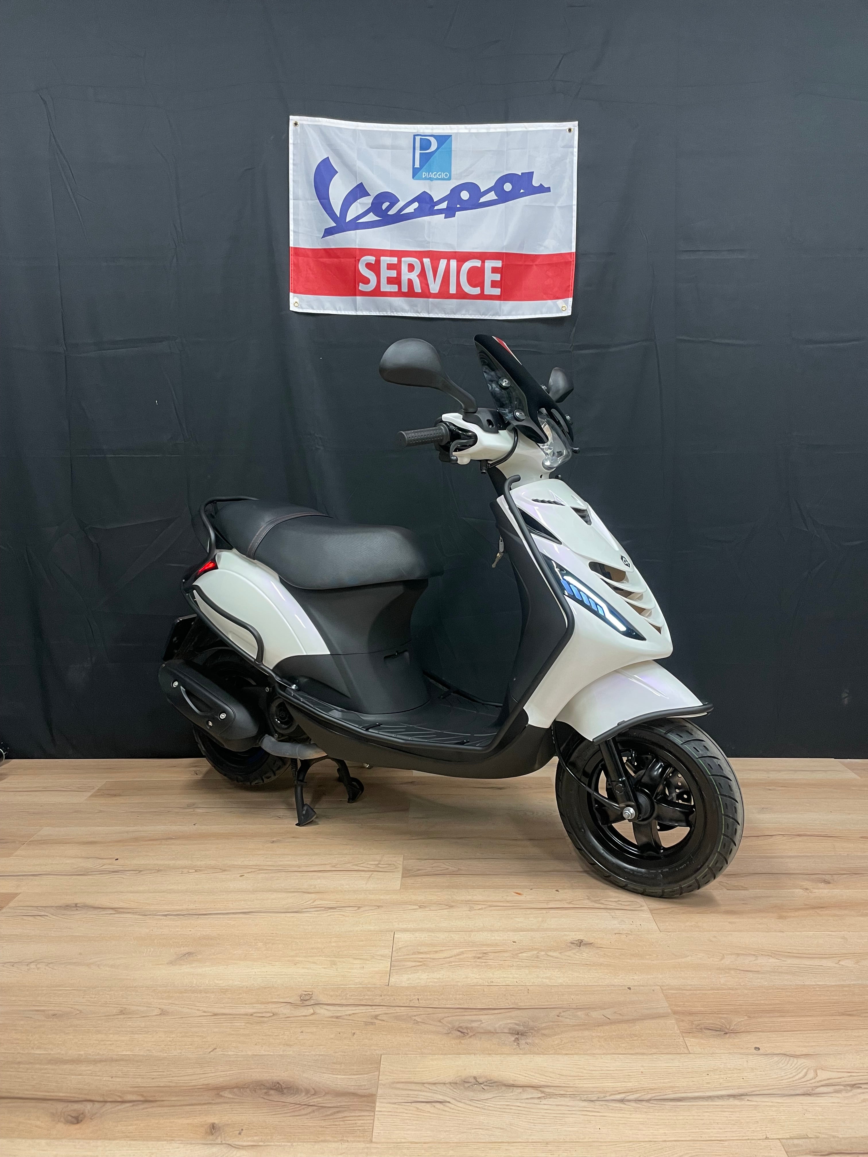 Piaggio Zip | Full option | 2023 | 3000km |Amerhyst purple