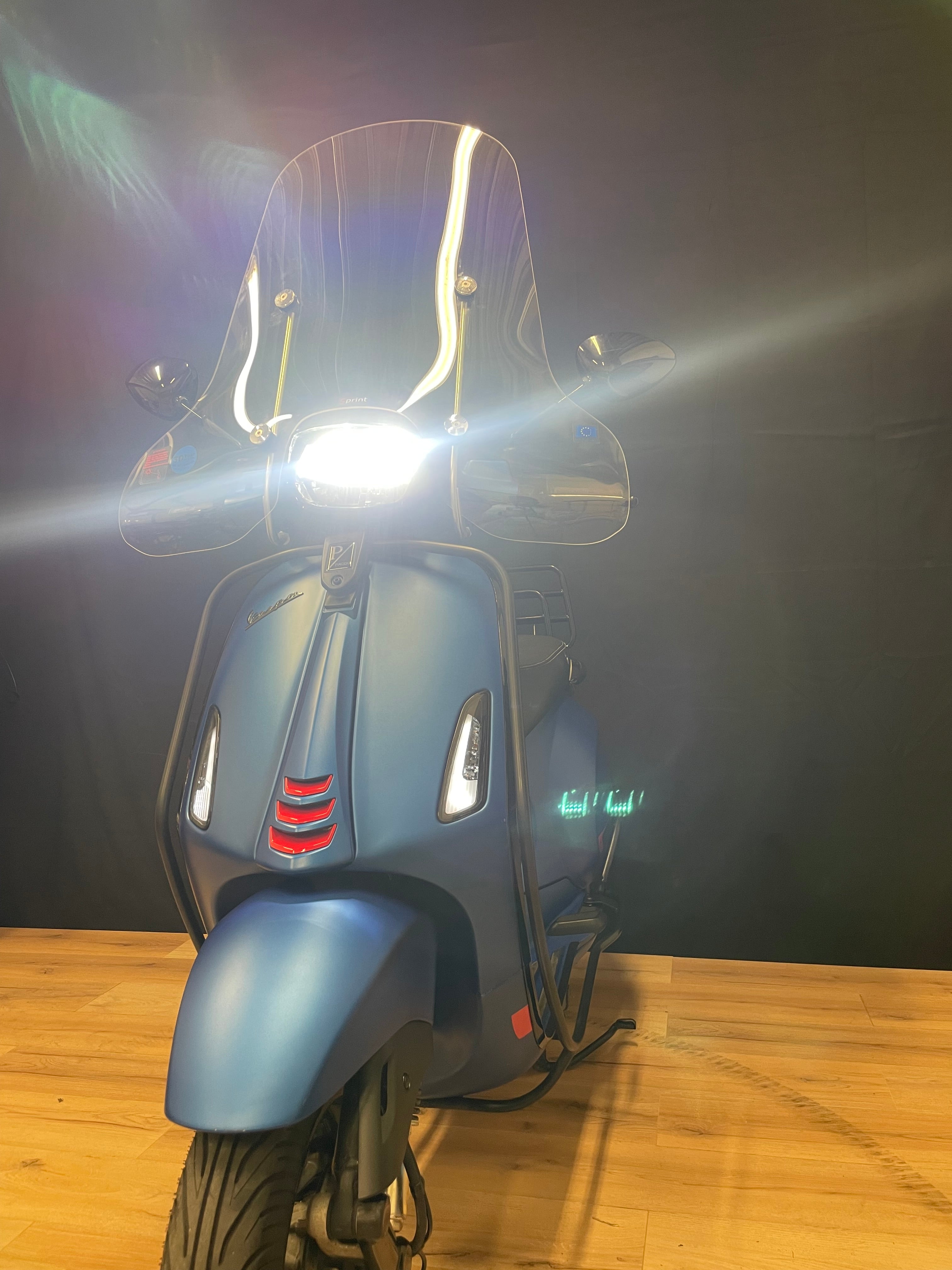 Vespa sprint | Full option | Garantie | Snor / Brom | Led