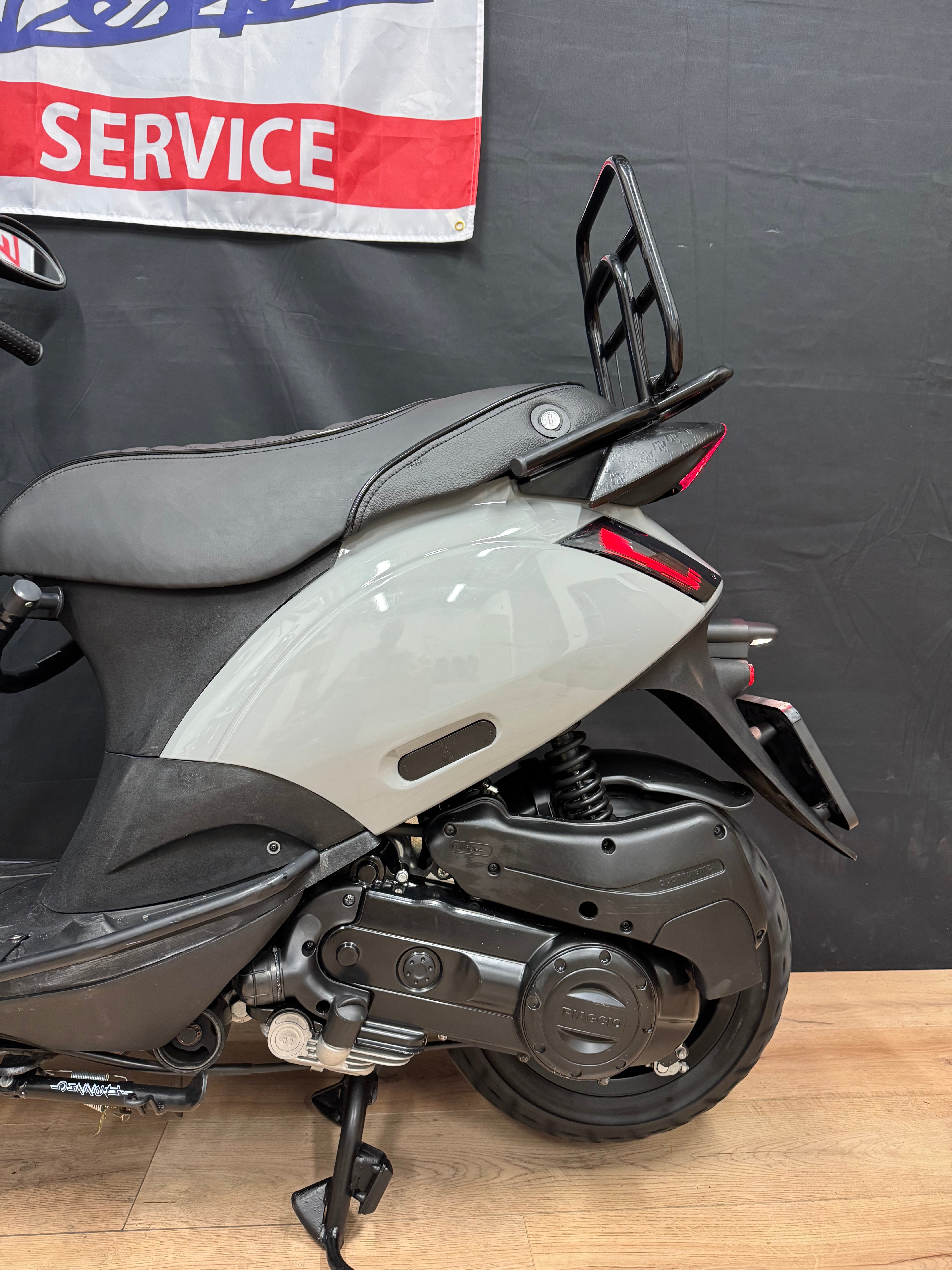 Piaggio Zip 50s | Nieuwstaat | Full option | Custom | Brom