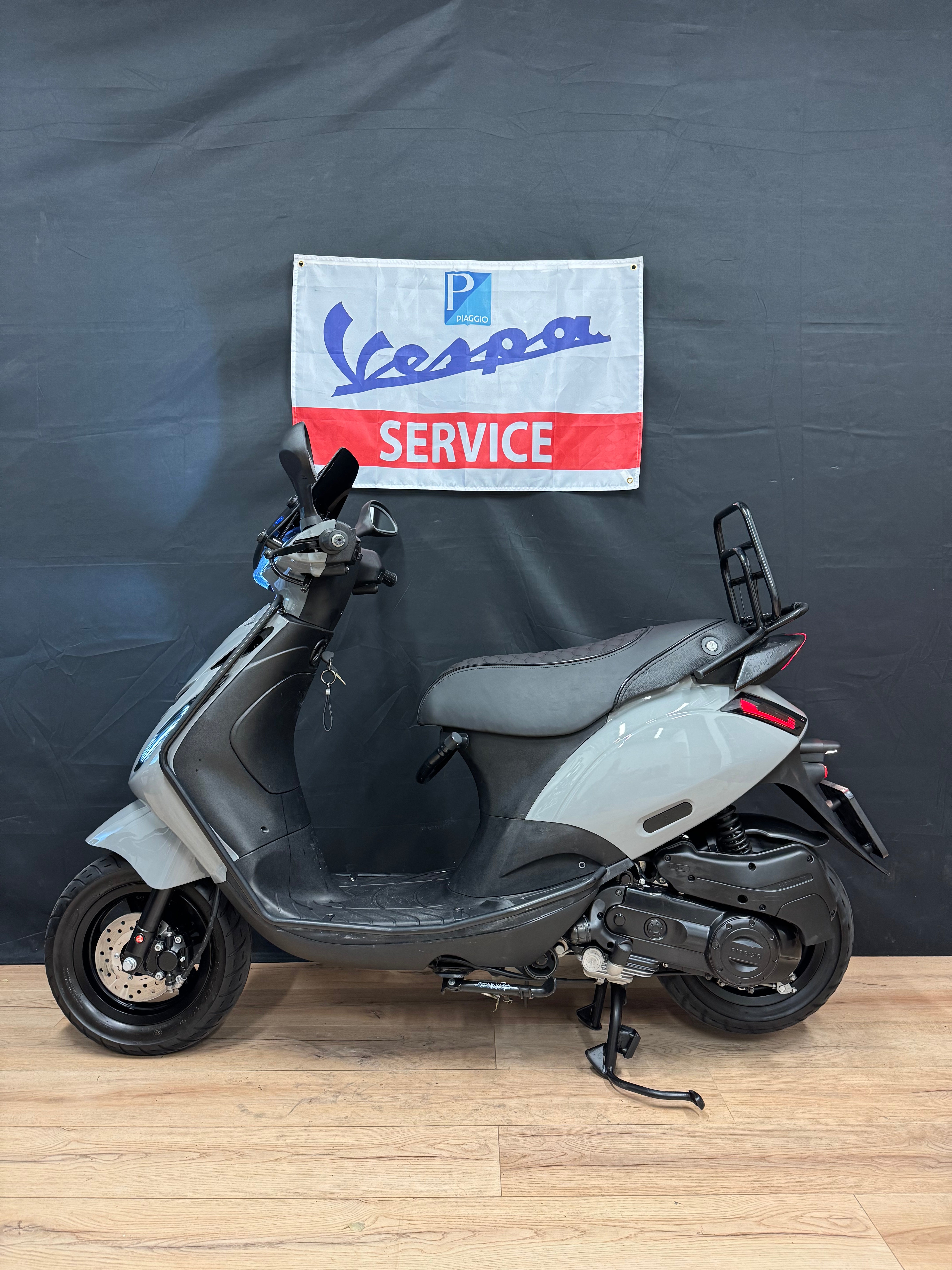 Piaggio Zip 50s | Nieuwstaat | Full option | Custom | Brom