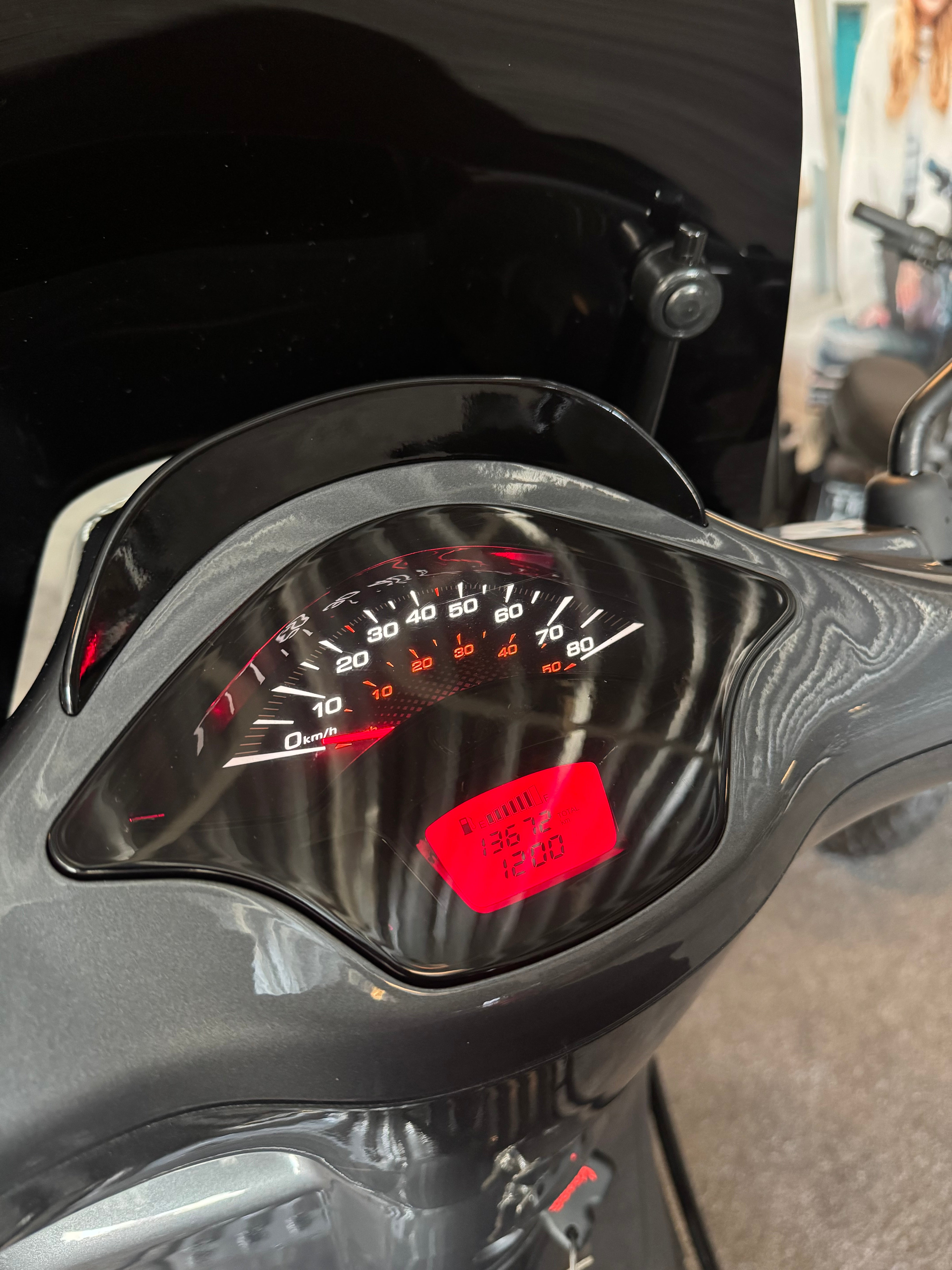 Vespa sprint | Custom | Porsche agaat grijs | Full option | Garantie