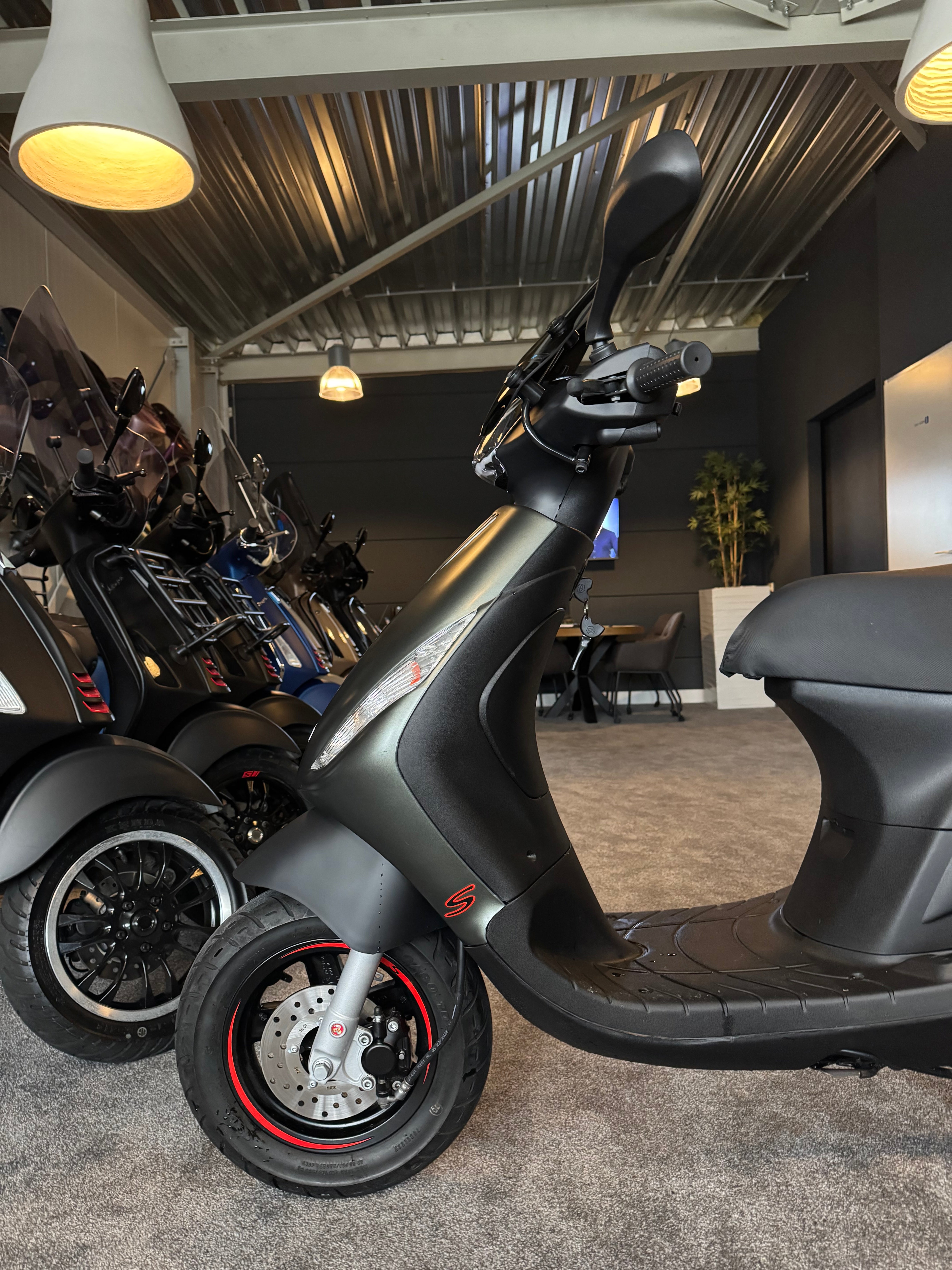 Piaggio Zip 50s | 1400km | Garantie | Nieuwstaat | Brom
