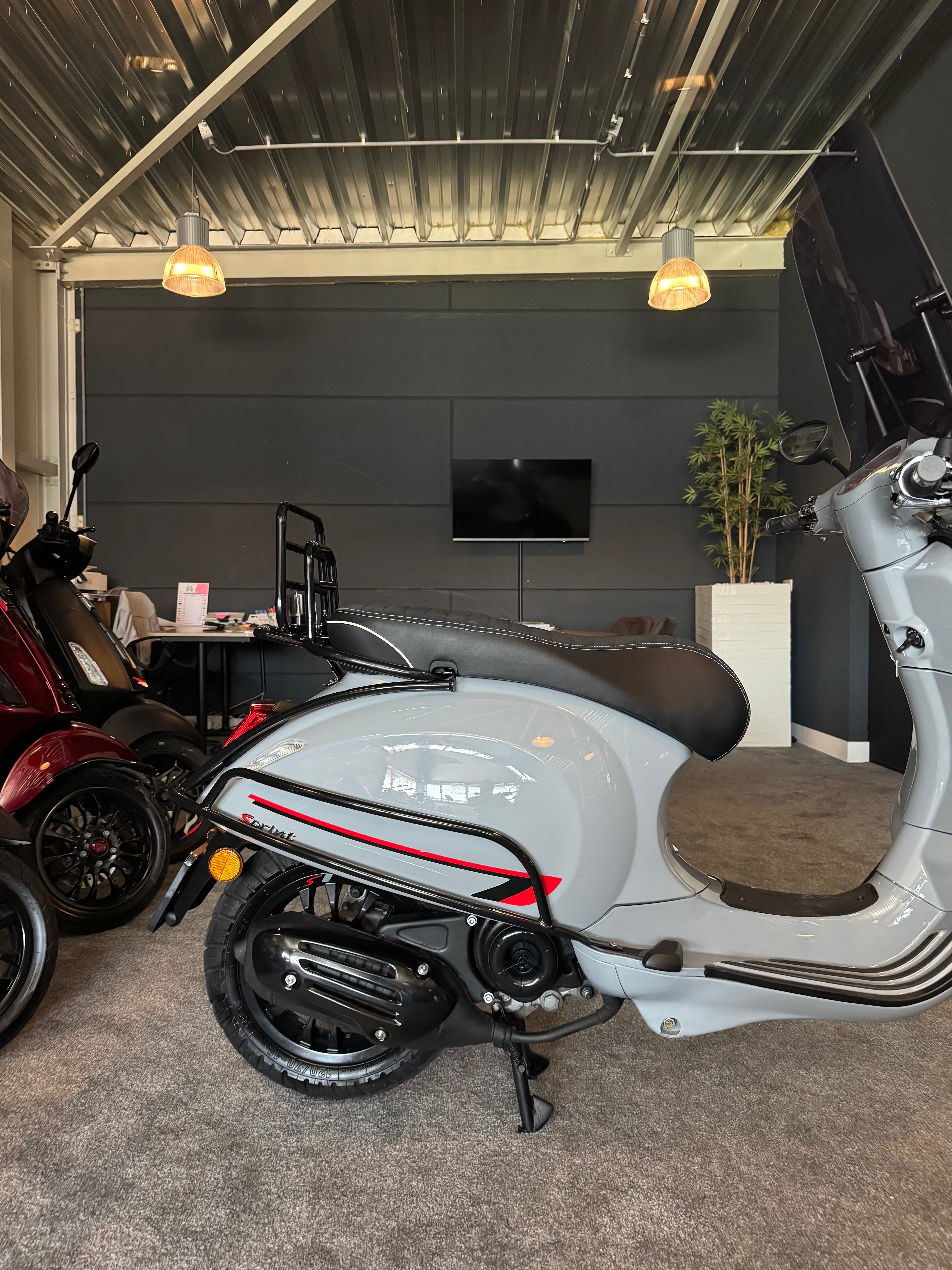Vespa sprint 50S | Brom | Nardo grijs | Garantie | Nette staat