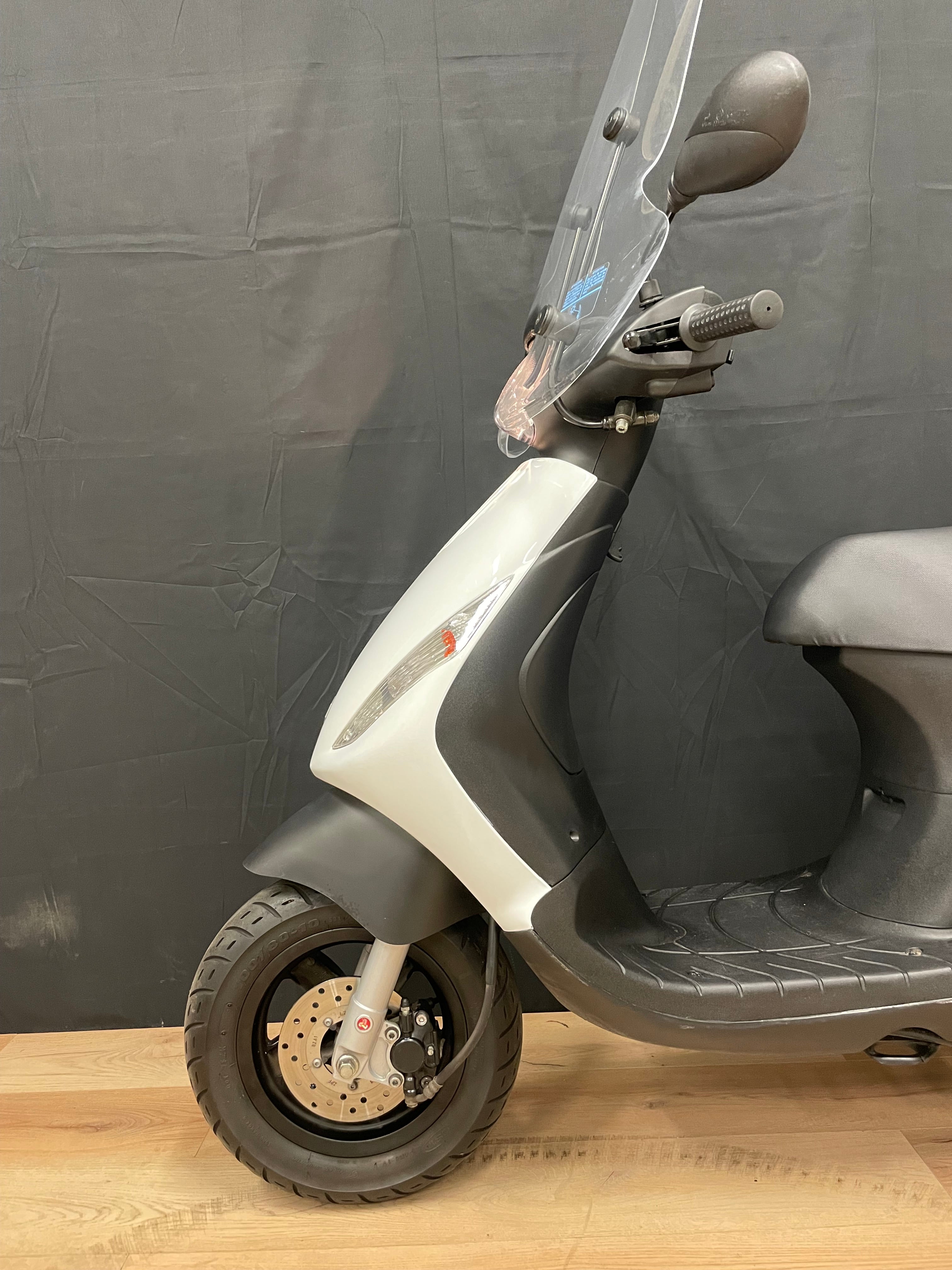 Piaggio Zip IGET - Garantie - Brom - 1e eigenaar - ZGAN