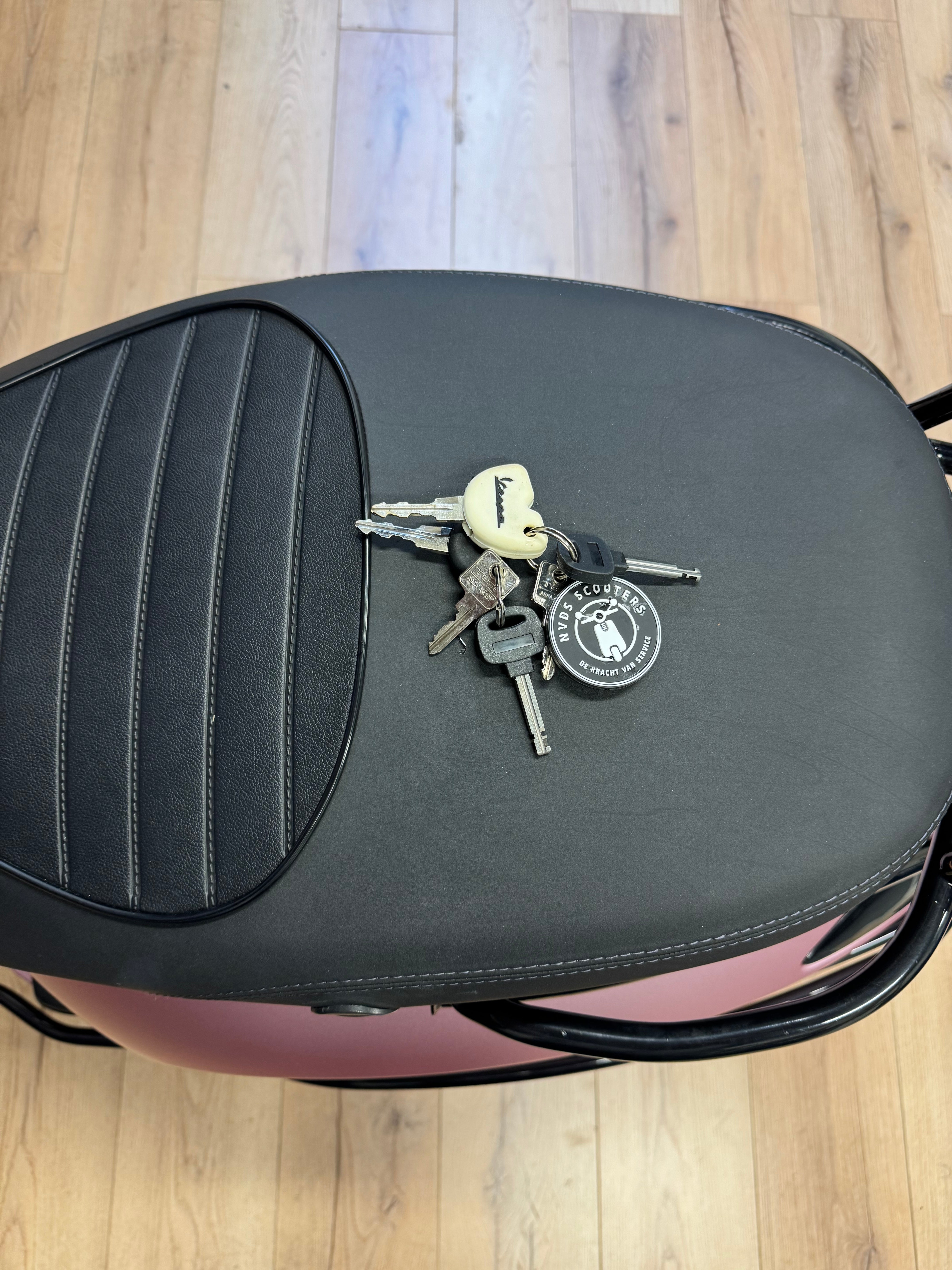 Vespa sprint 50s | Custom | Full option | Garantie | Brom