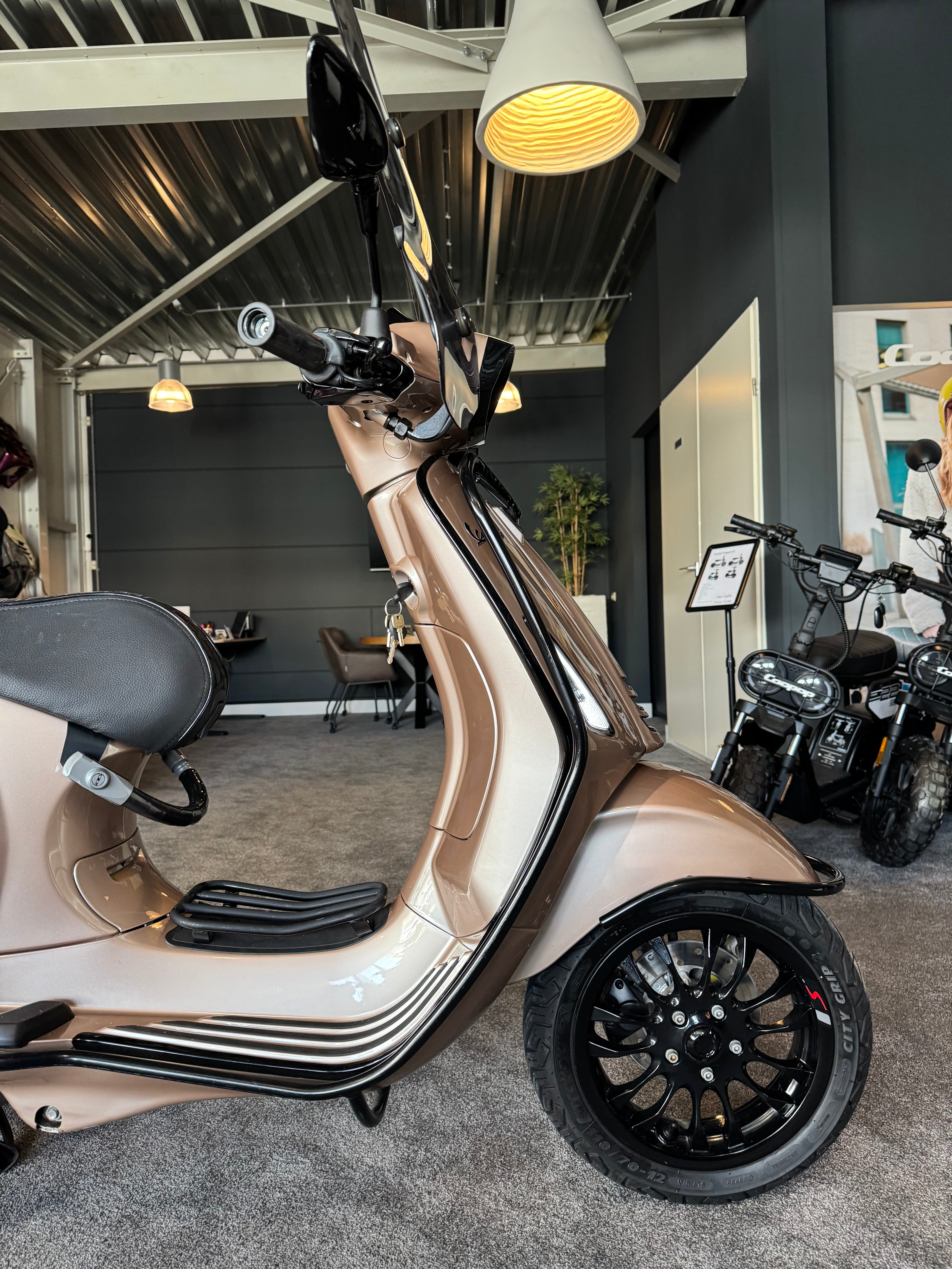 Vespa Sprint 50s | Custom | Full option | Garantie | 1e eigenaar