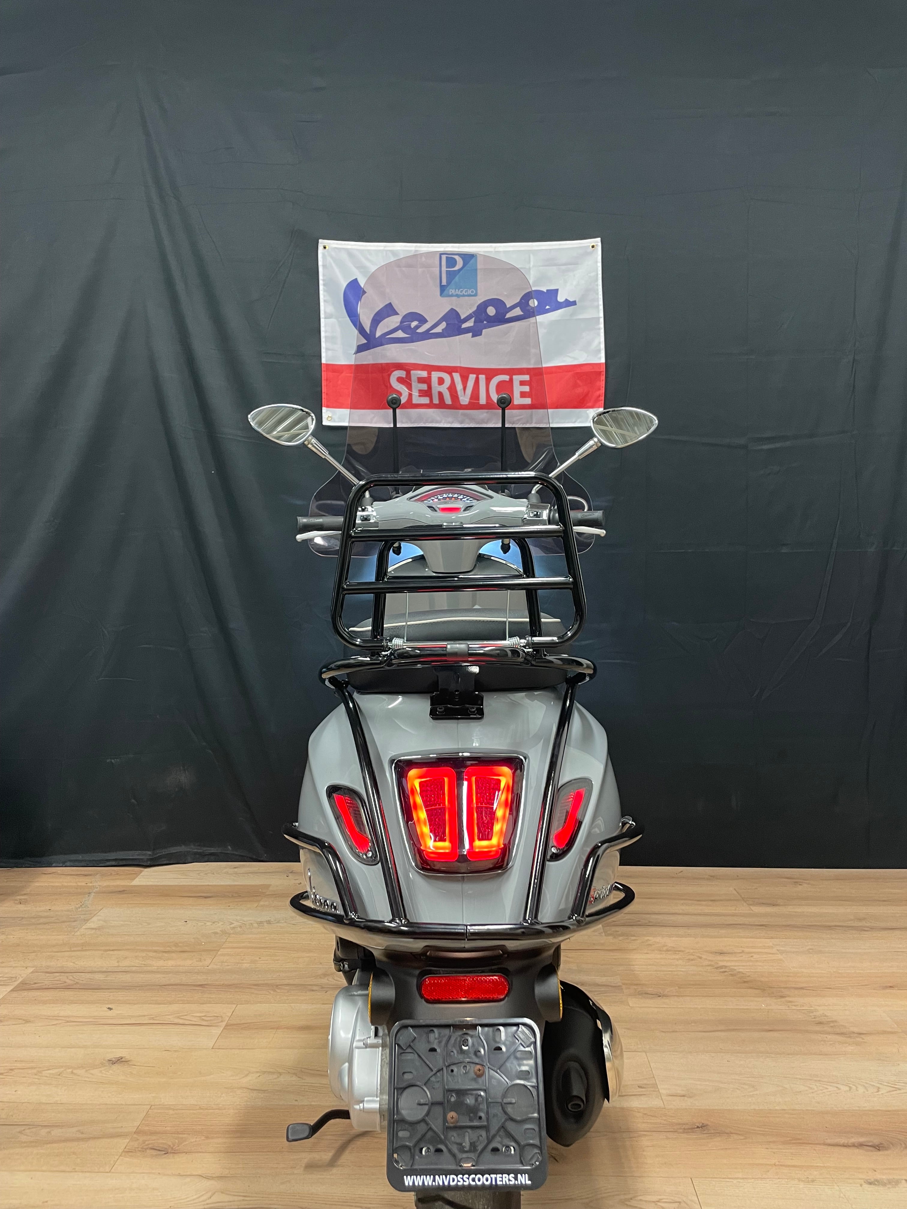 Vespa sprint 50S | Nieuwstaat | 1900km | Full option | IGET