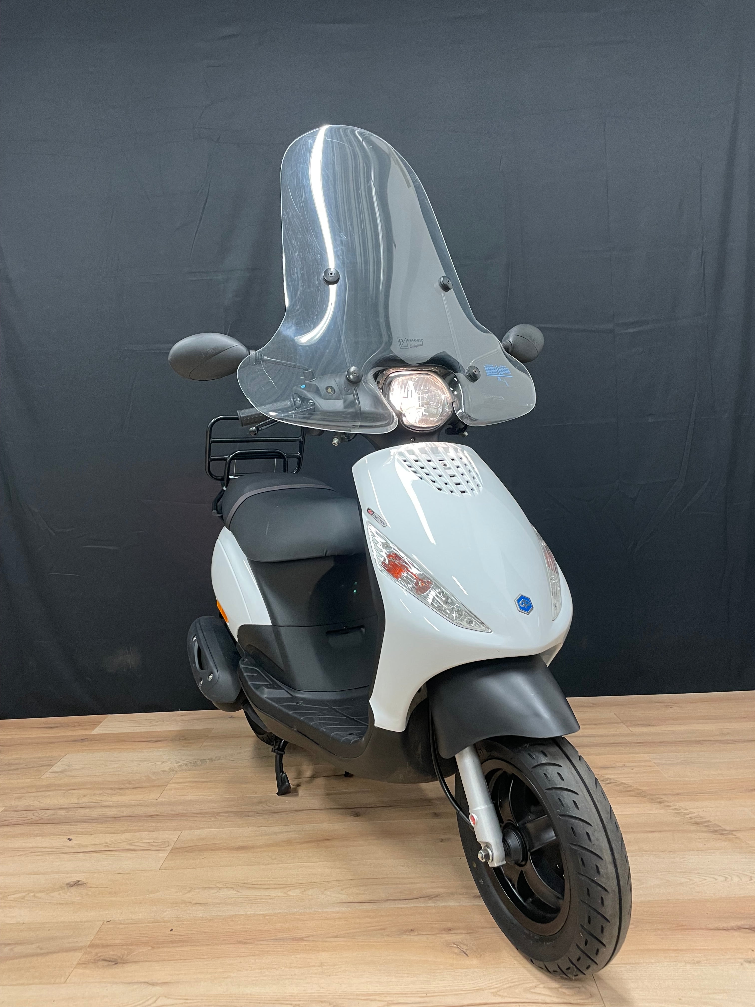 Piaggio Zip IGET - Garantie - Brom - 1e eigenaar - ZGAN