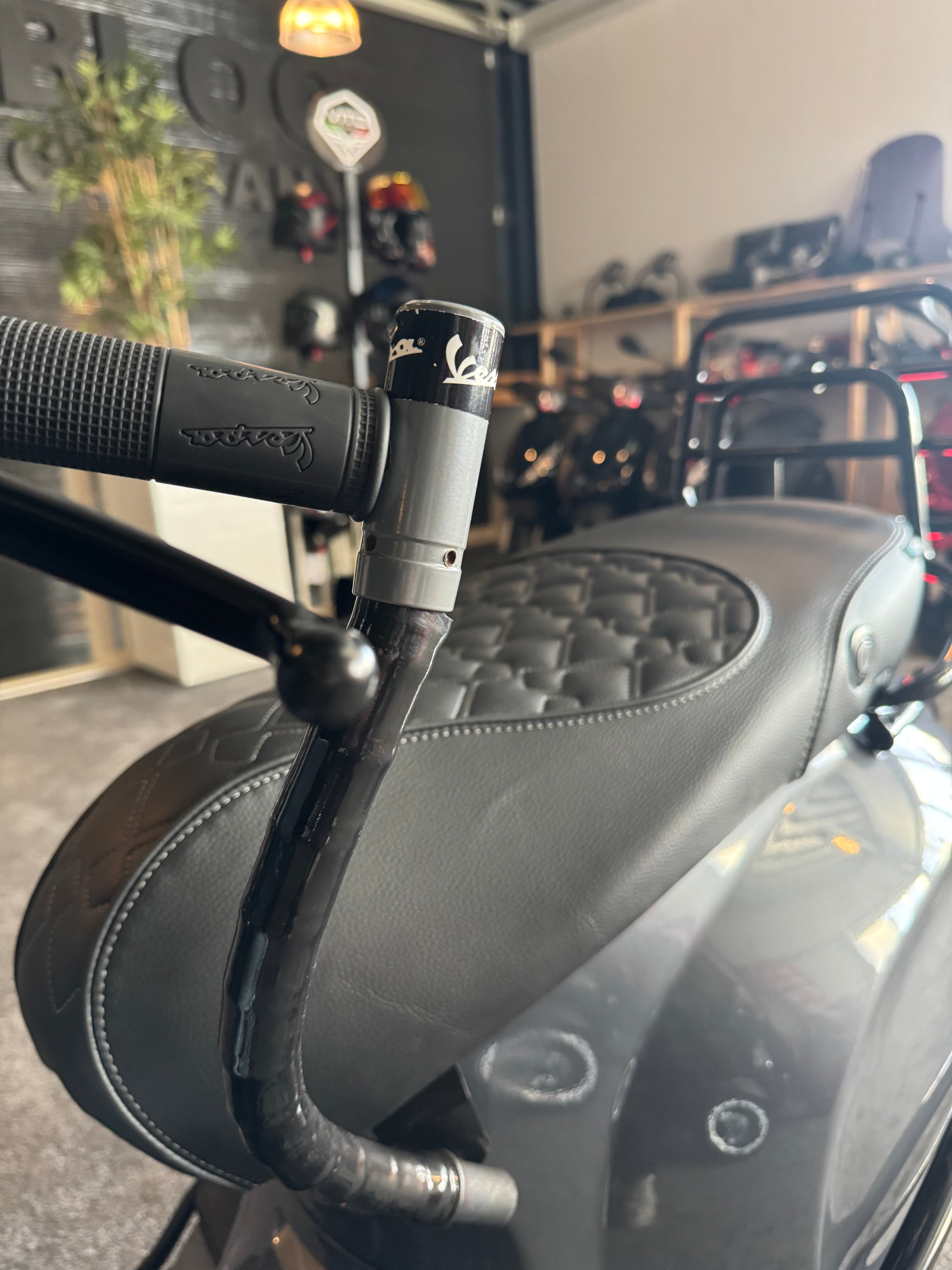 Vespa sprint | Custom | Porsche agaat grijs | Full option | Garantie