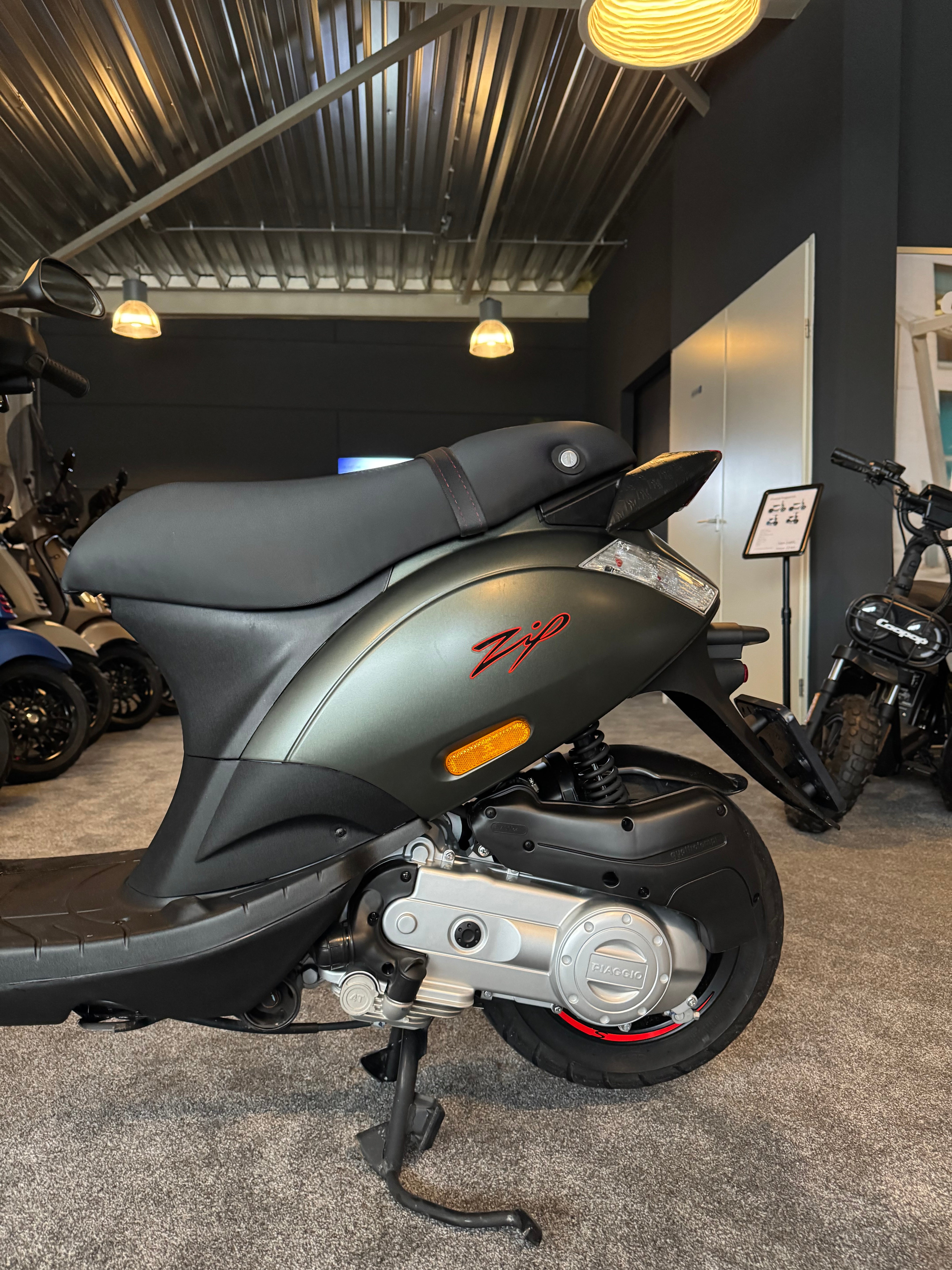 Piaggio Zip 50s | 1400km | Garantie | Nieuwstaat | Brom