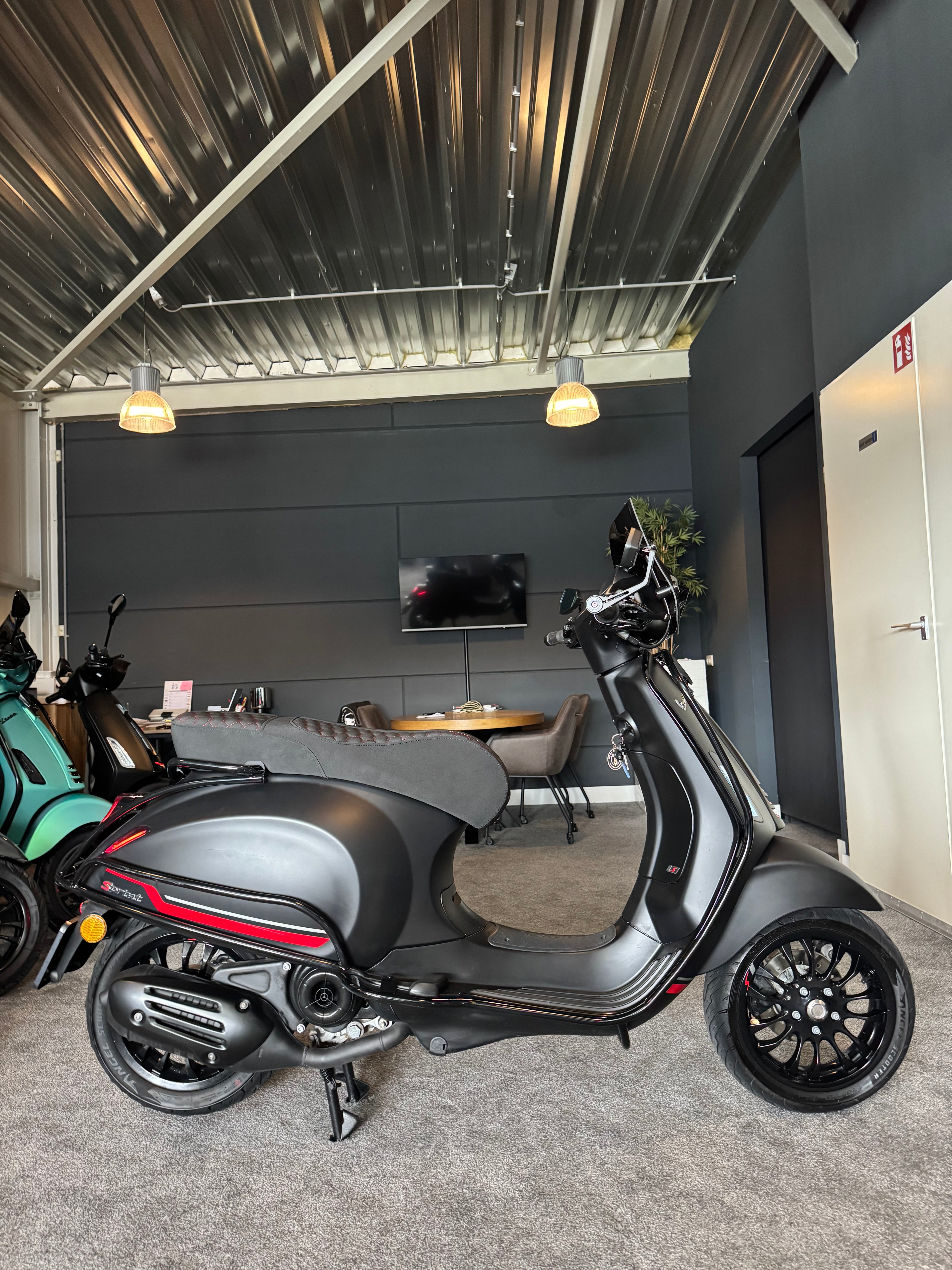 Vespa sprint 50S - Brom - Full option - Garantie - Custom