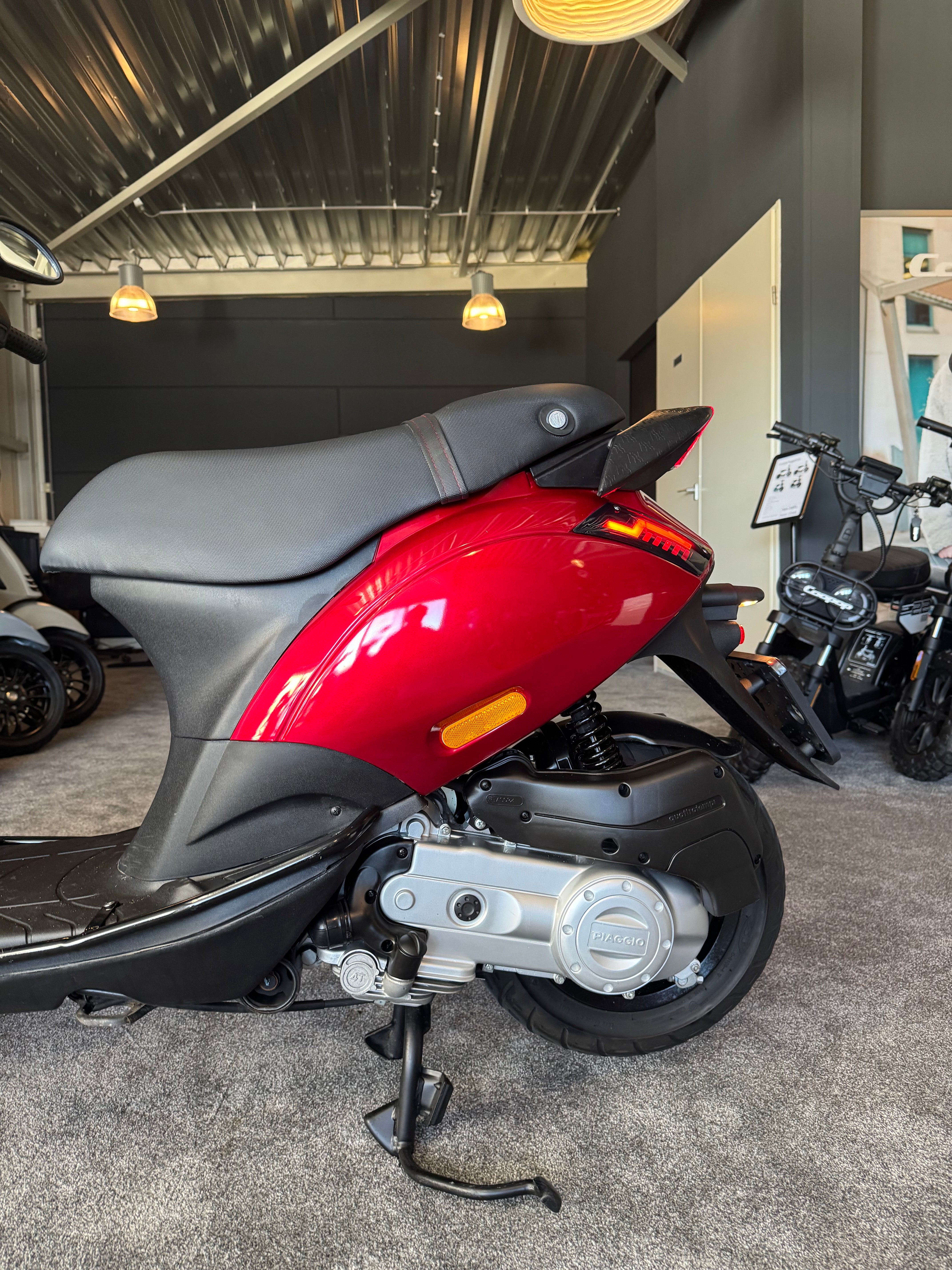 Piaggio Zip 50s | Full option | Custom | Brom | 1e eigenaar