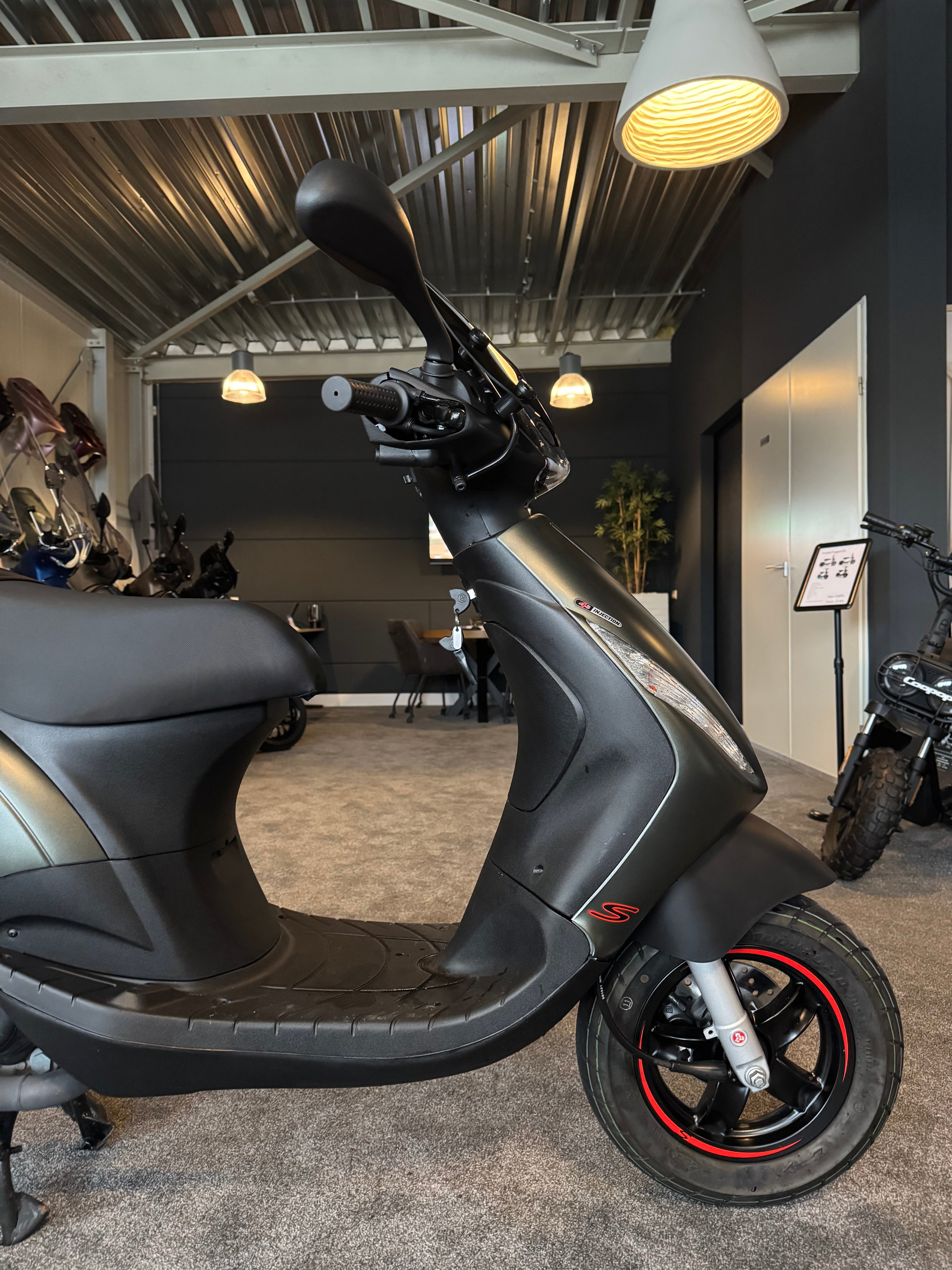 Piaggio Zip 50s | 1400km | Garantie | Nieuwstaat | Brom