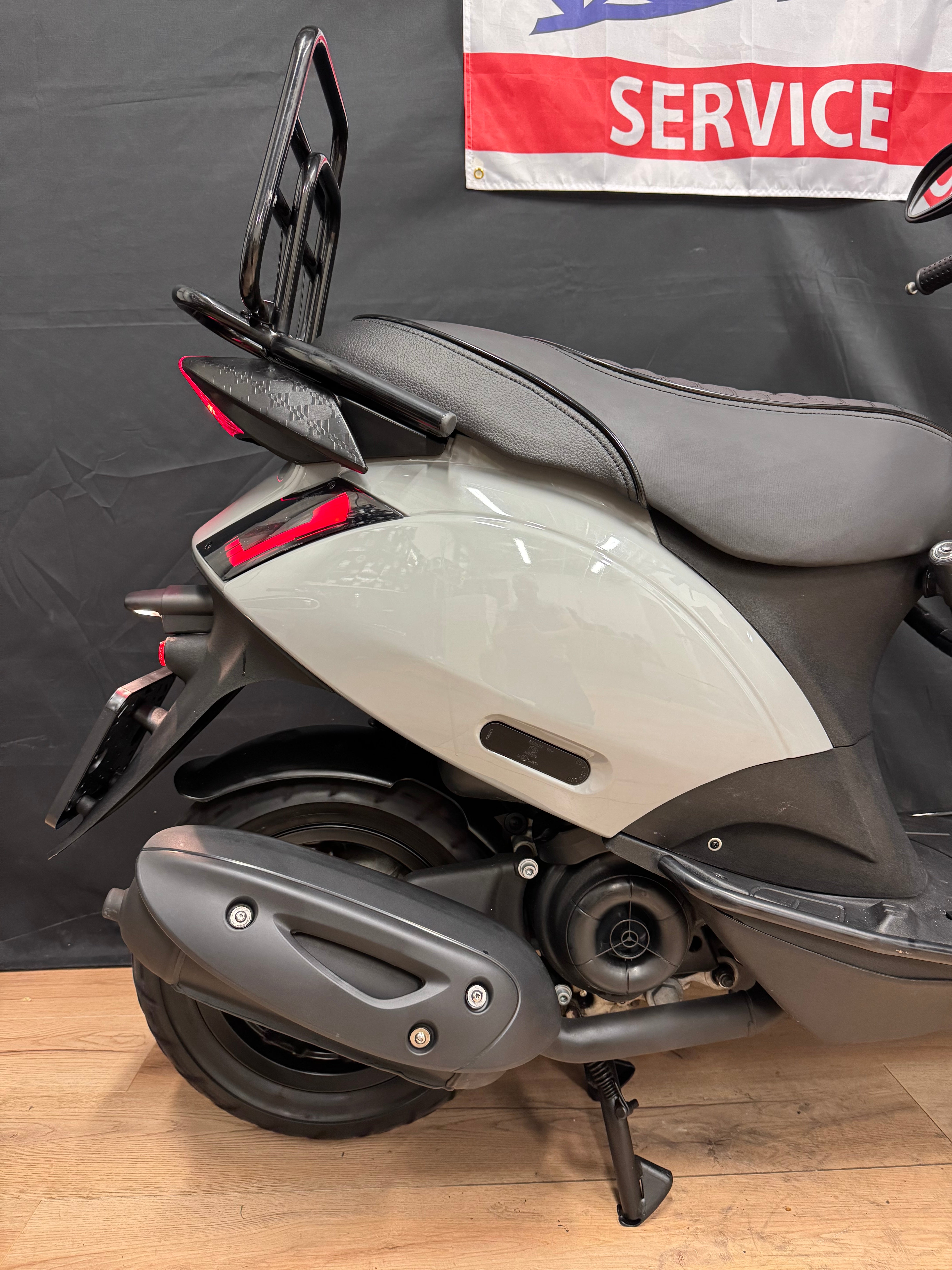 Piaggio Zip 50s | Nieuwstaat | Full option | Custom | Brom