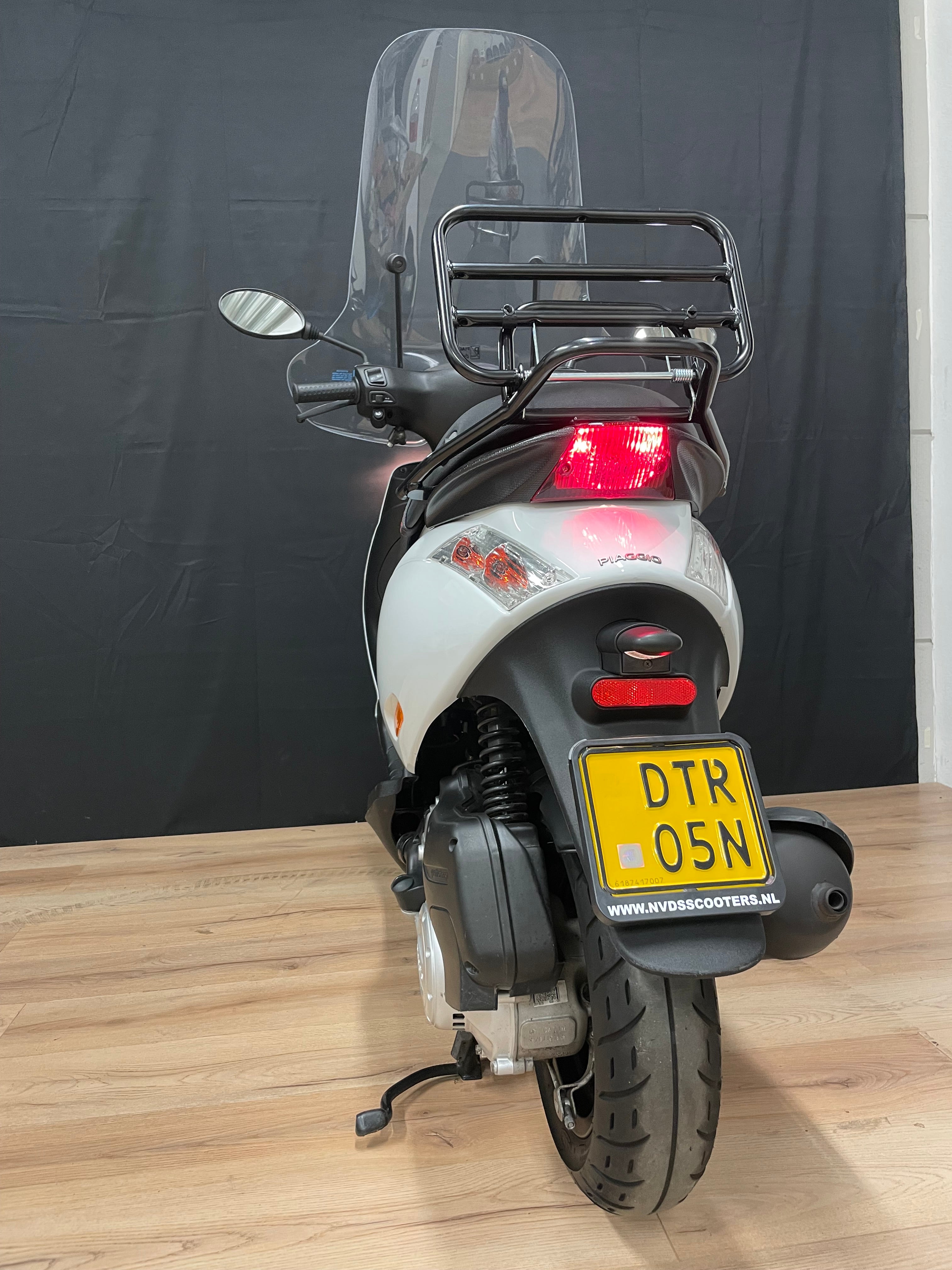 Piaggio Zip IGET - Garantie - Brom - 1e eigenaar - ZGAN