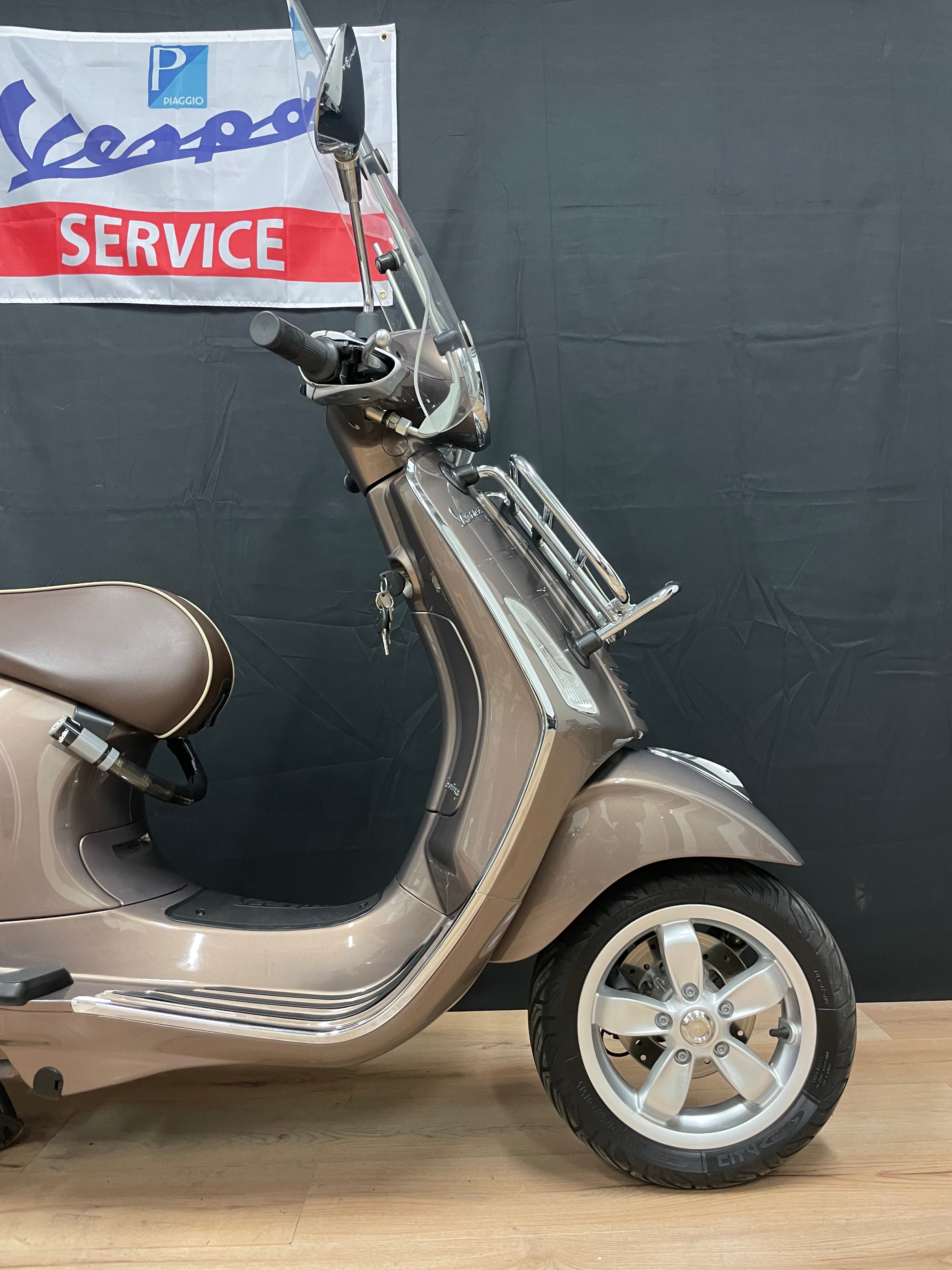 Vespa Primavera 50 - 4800km - Zeer nette staat - Garantie