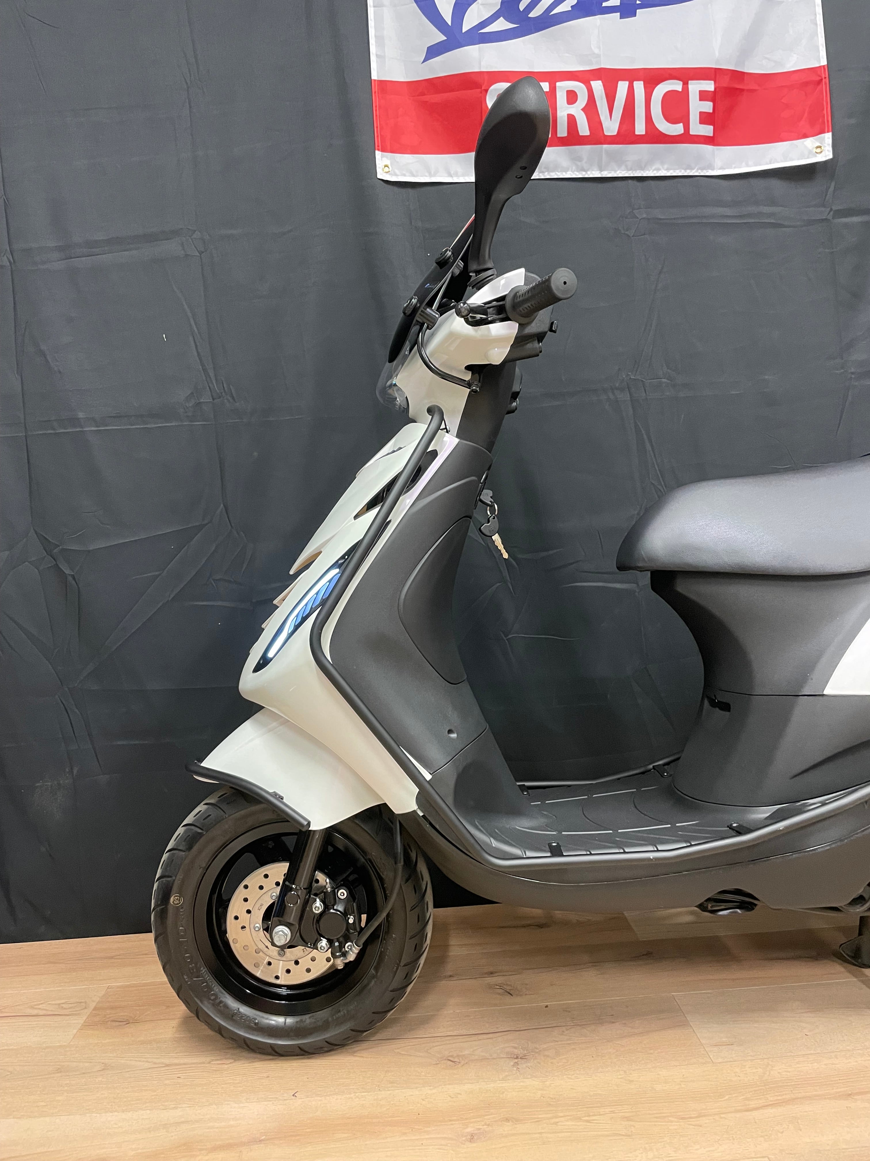 Piaggio Zip | Full option | 2023 | 3000km |Amerhyst purple