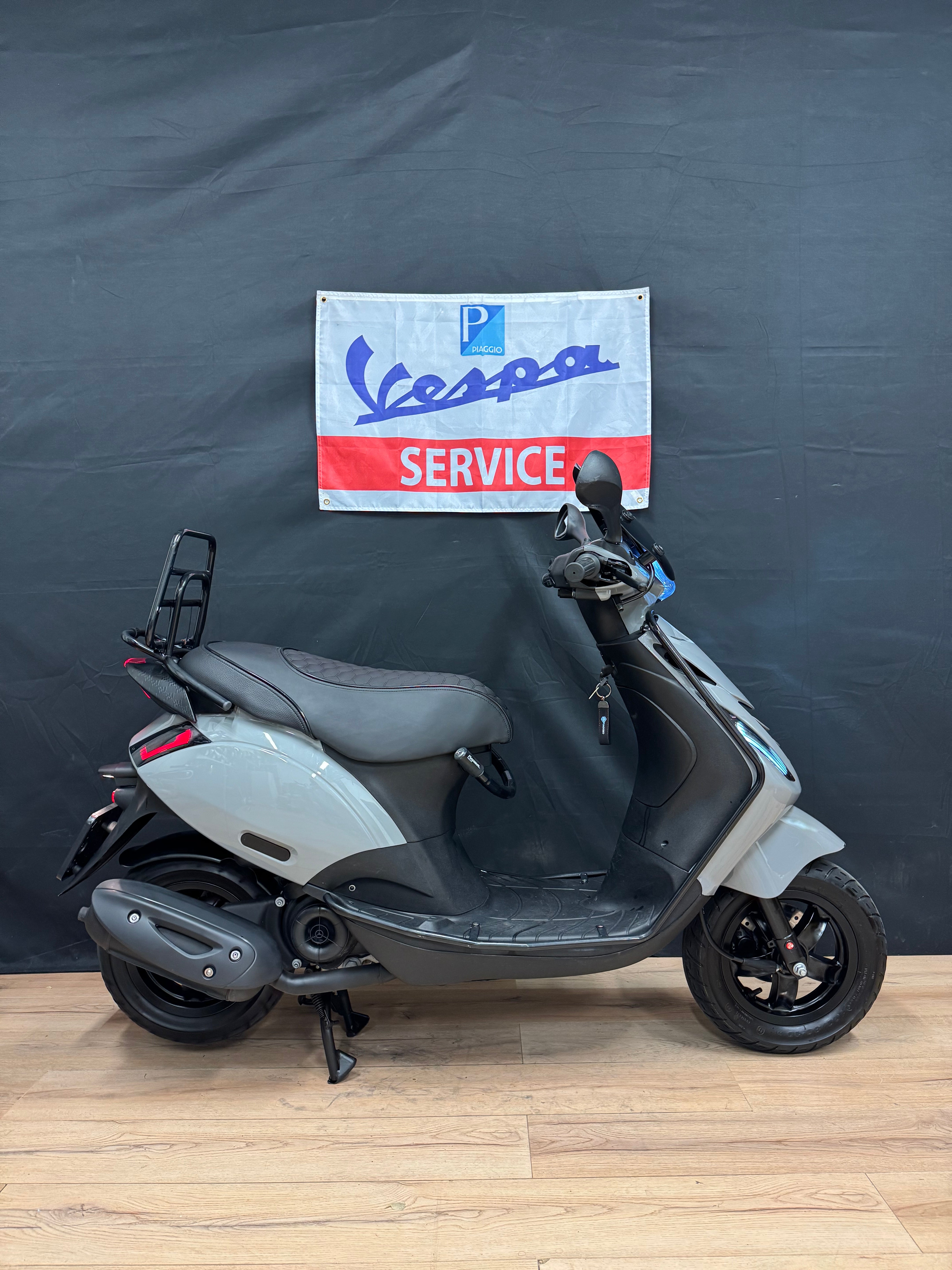 Piaggio Zip 50s | Nieuwstaat | Full option | Custom | Brom