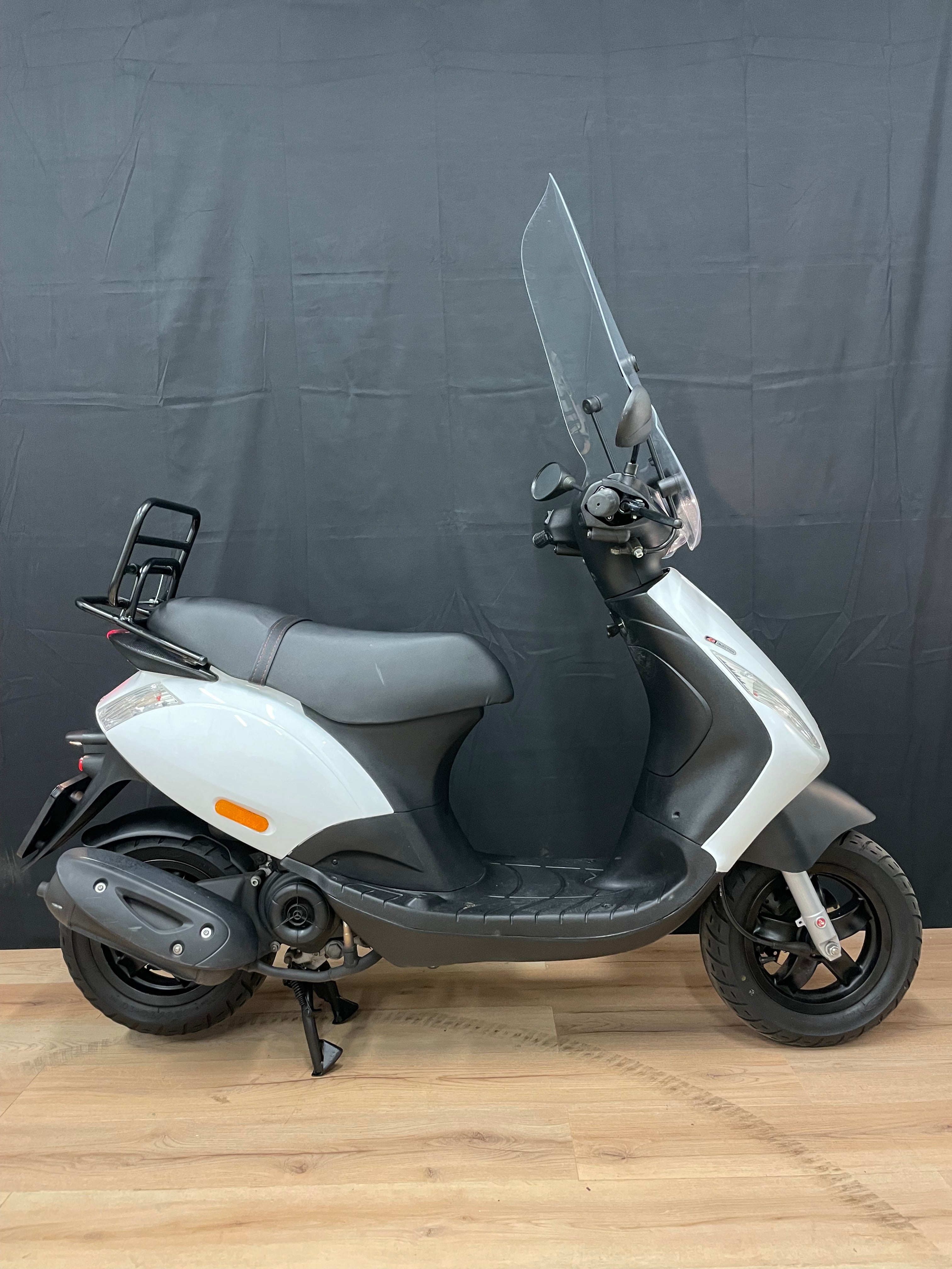 Piaggio Zip IGET - Garantie - Brom - 1e eigenaar - ZGAN