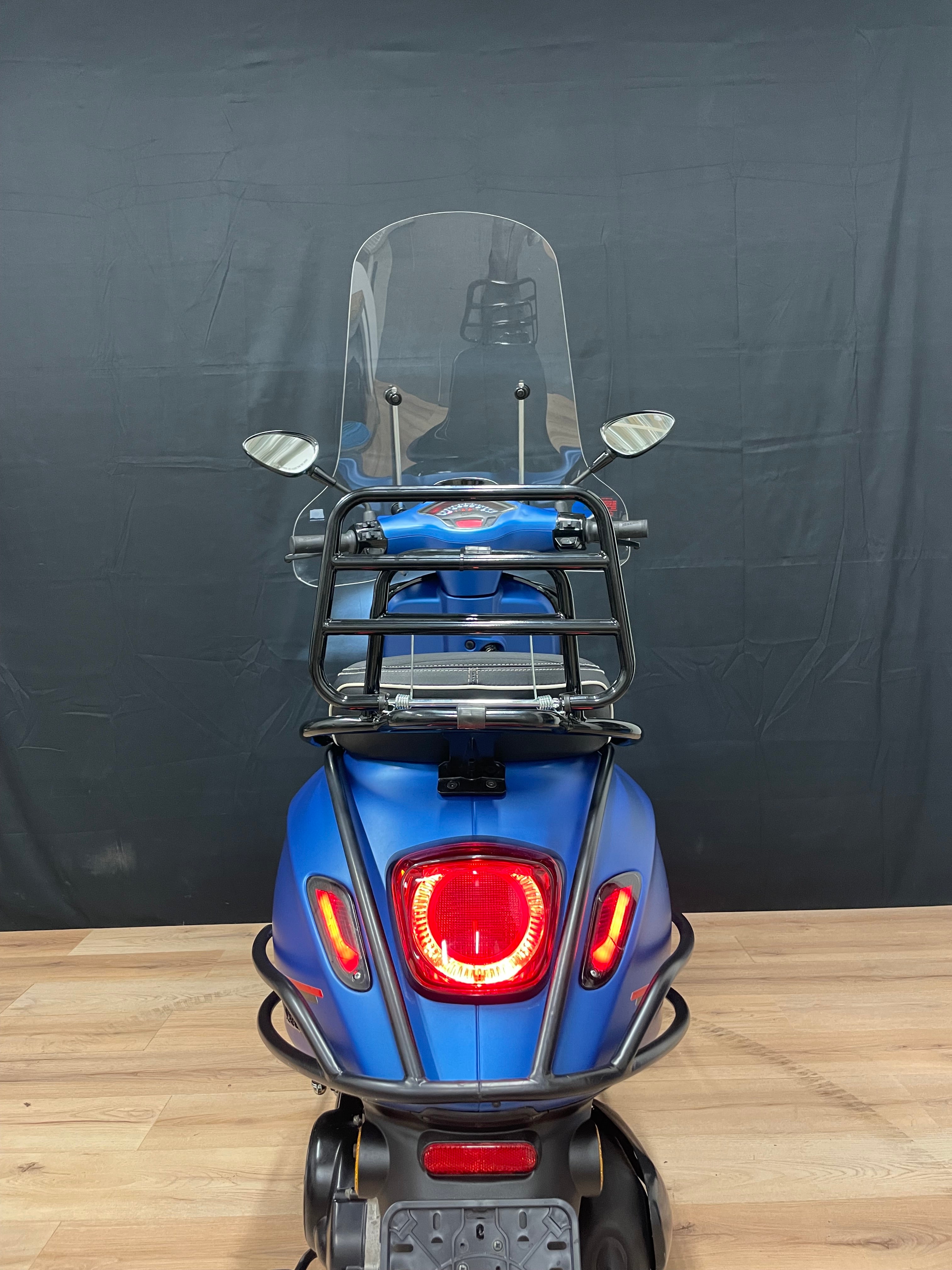 Vespa sprint | Full option | Garantie | Snor / Brom | Led