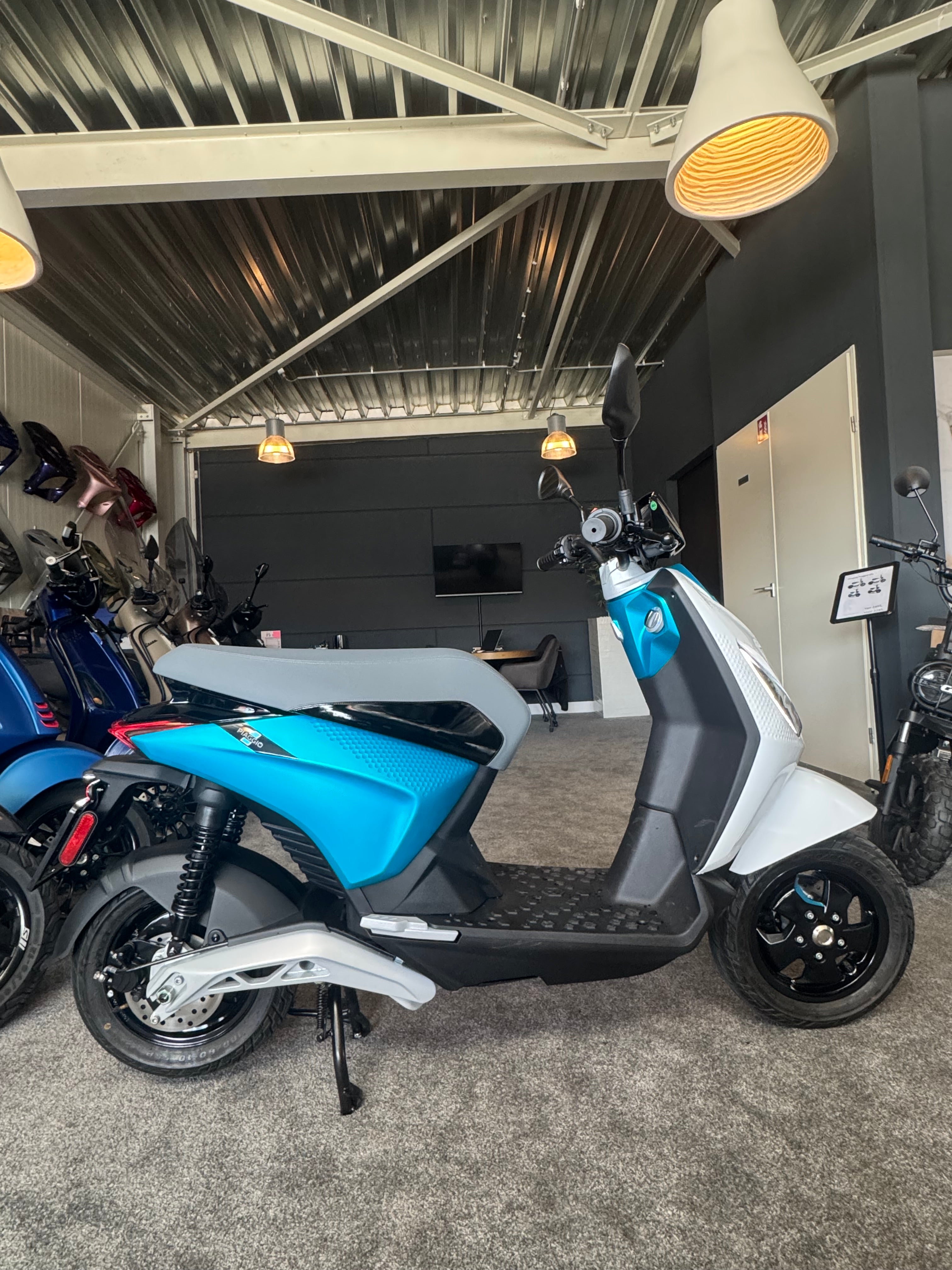 Piaggio One Elektrische Scooter - Nieuw - Artic MIX