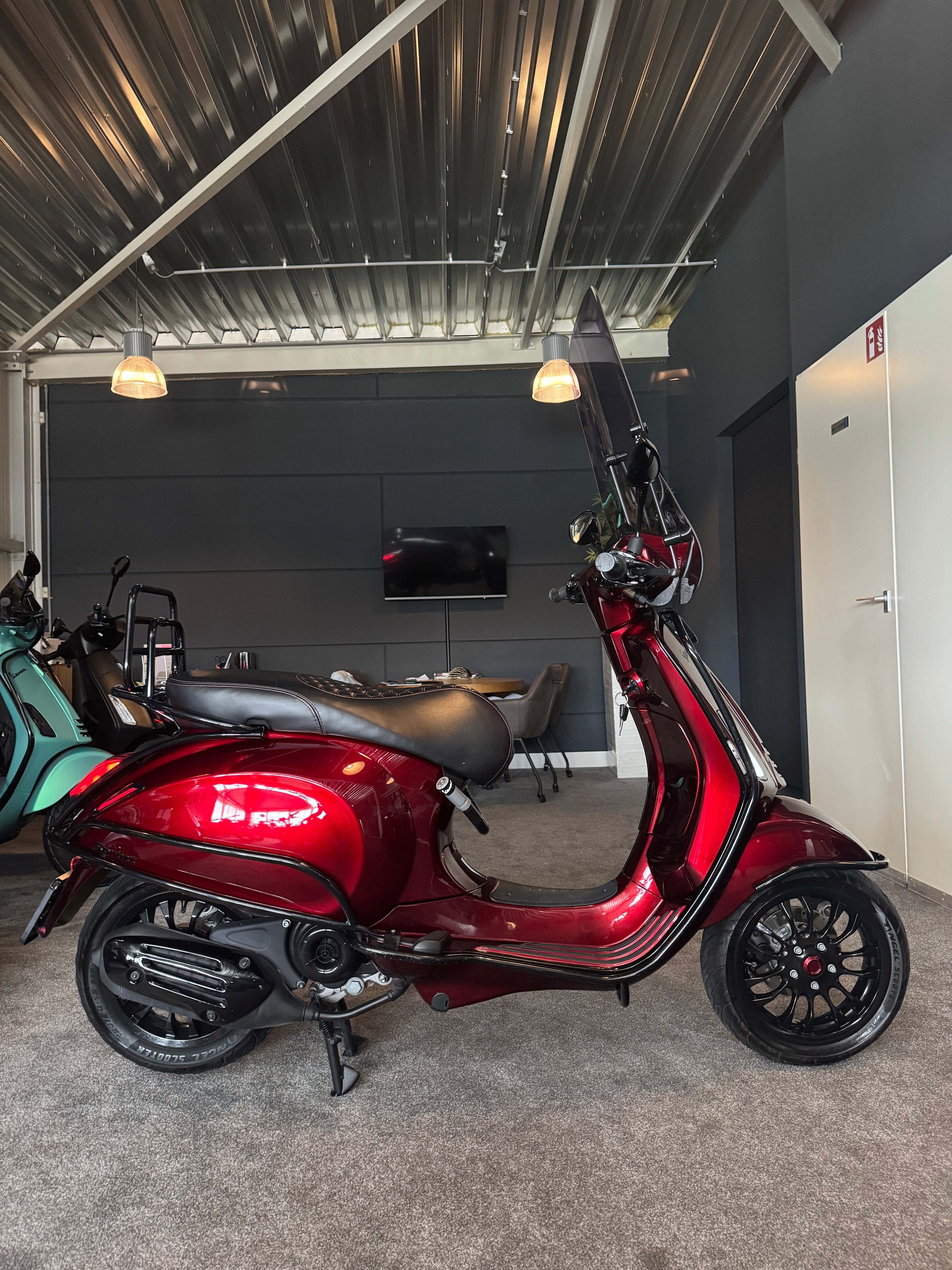 Vespa Sprint 50S | Custom | Full option | 1e eigenaar | Garantie