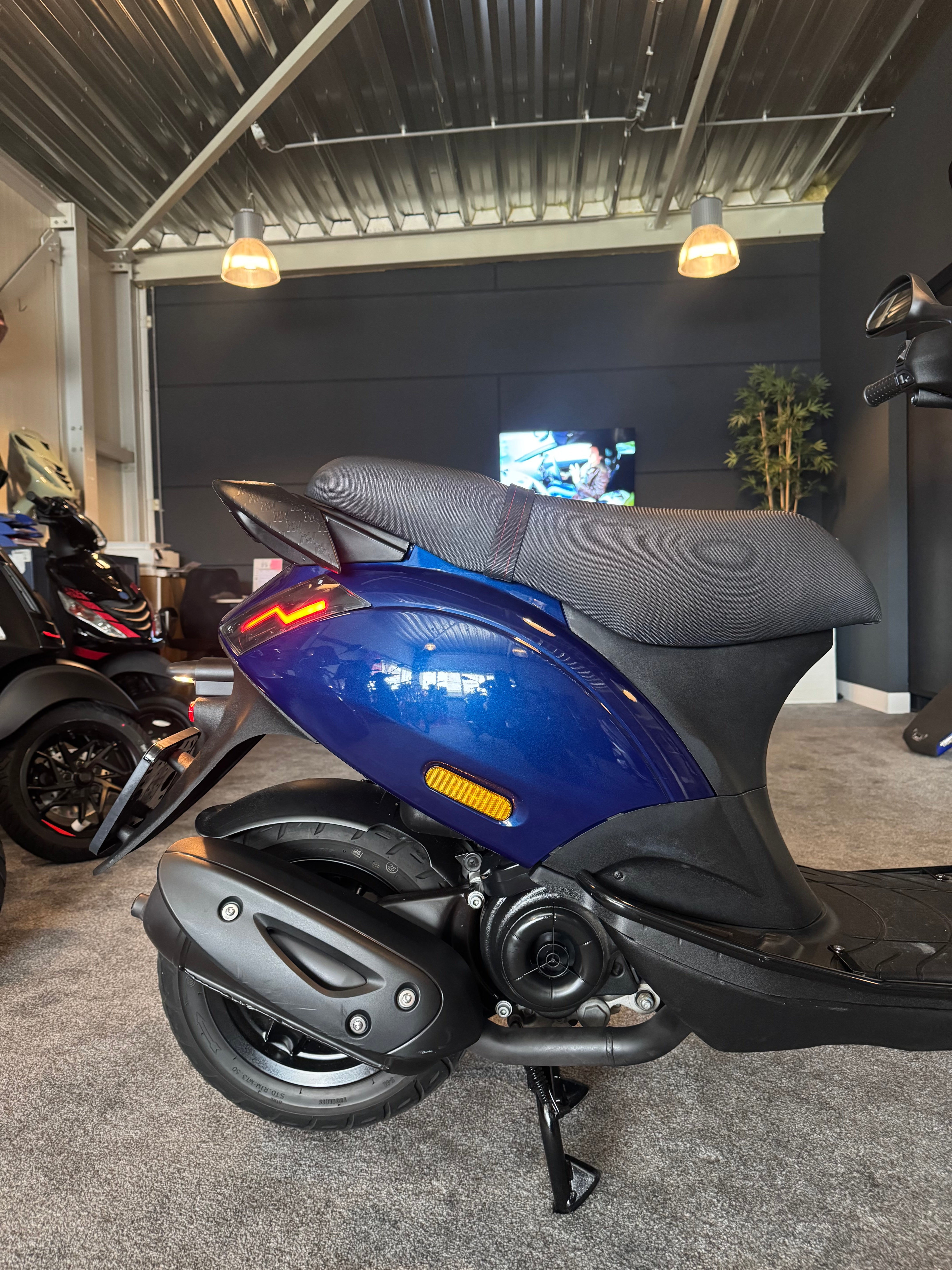 Piaggio Zip 50s |  Custom | Full Option | Brom | Nieuwstaat