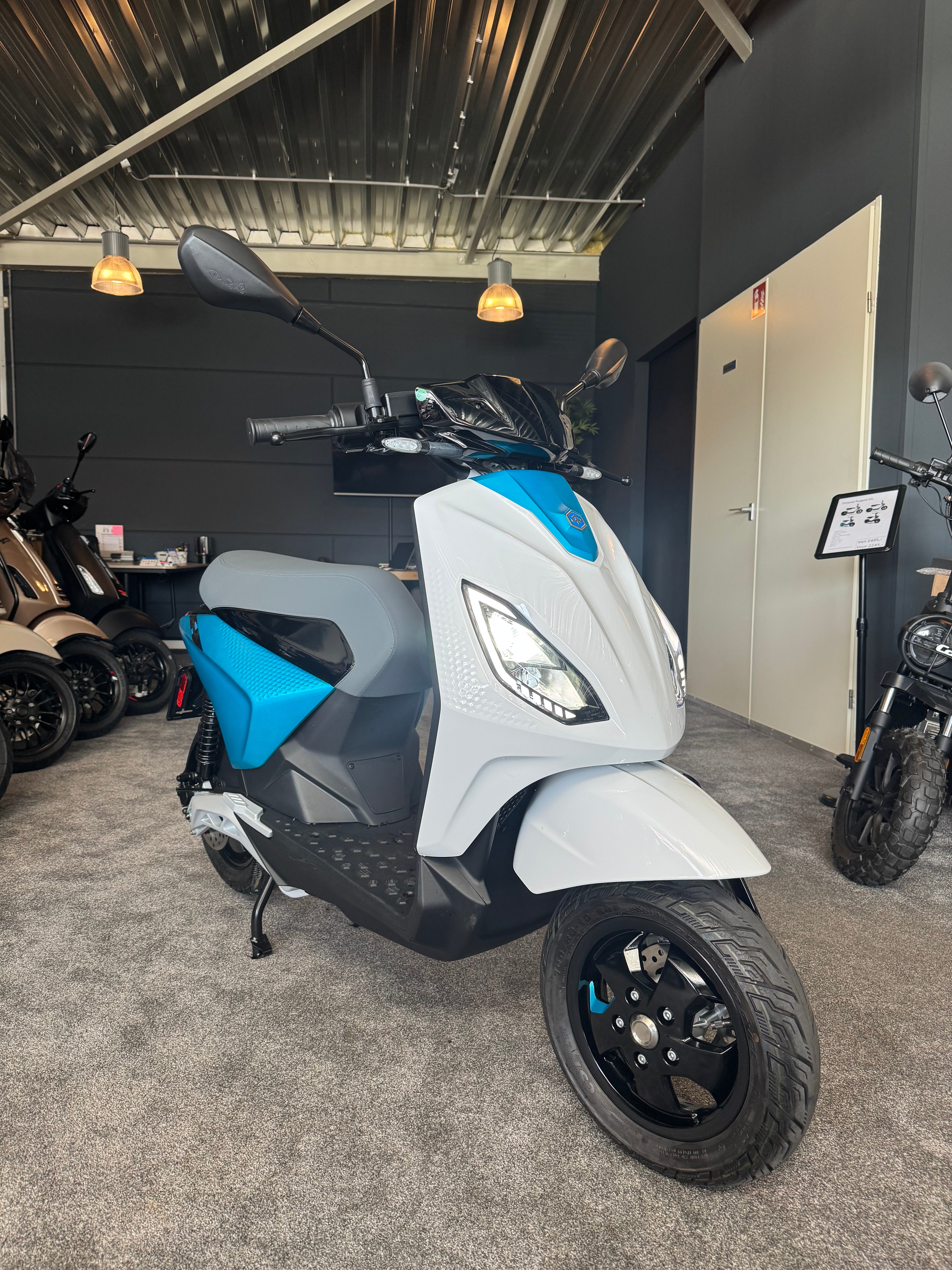 Piaggio One Elektrische Scooter - Nieuw - Artic MIX