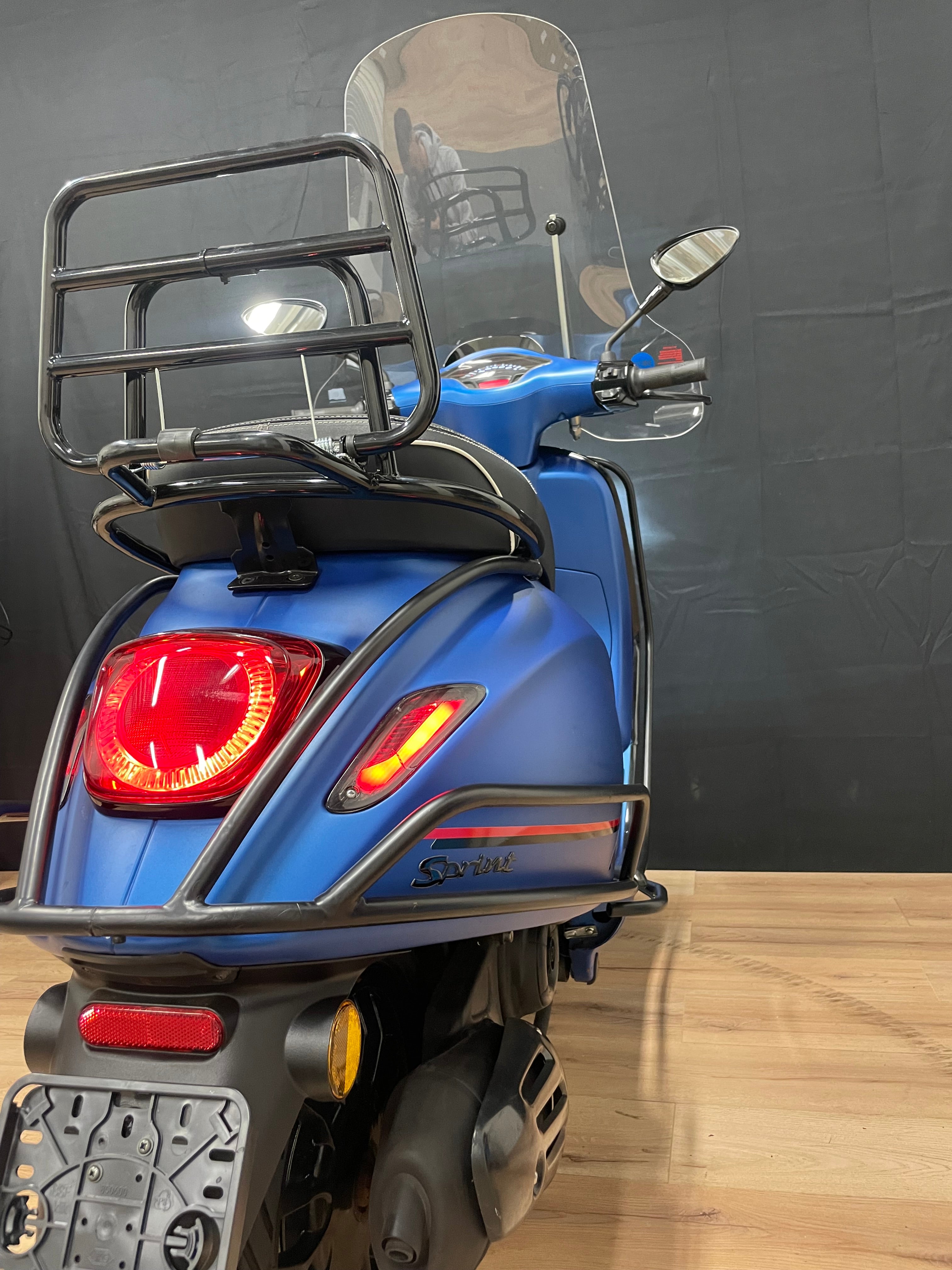 Vespa sprint | Full option | Garantie | Snor / Brom | Led