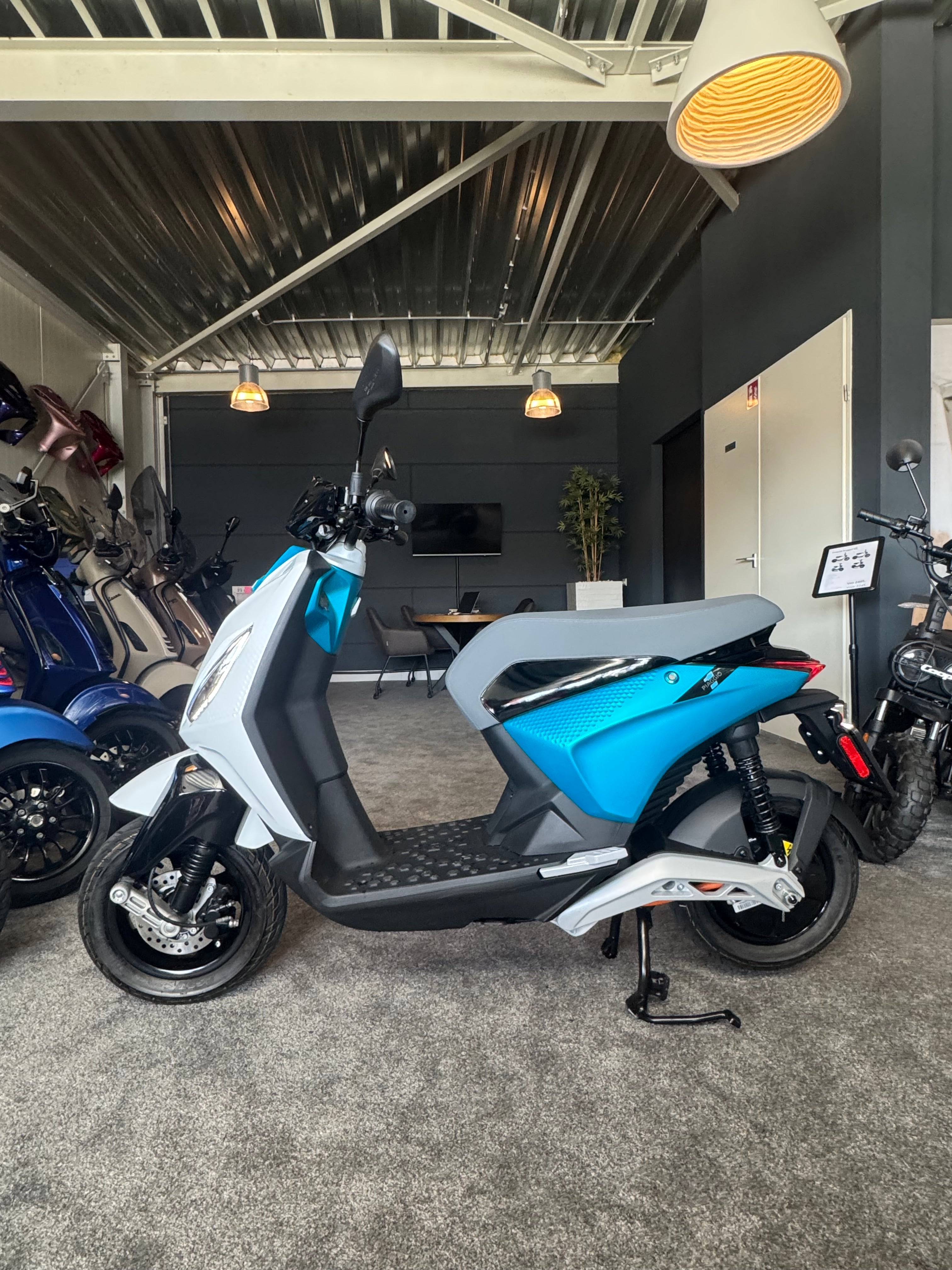 Piaggio One Elektrische Scooter - Nieuw - Artic MIX