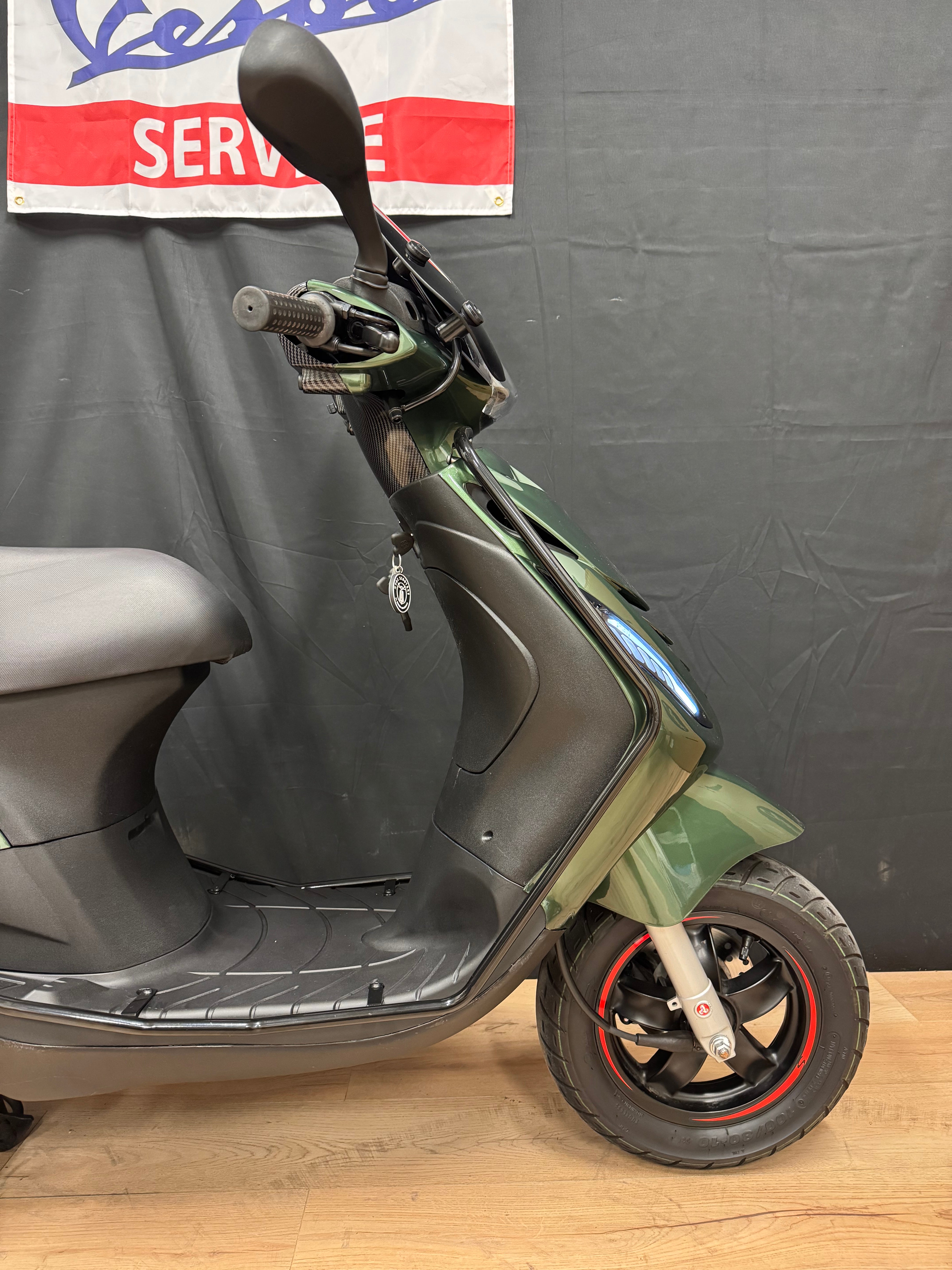 Piaggio Zip 50s | 2022 | Full option | 7500km | Nieuwstaat