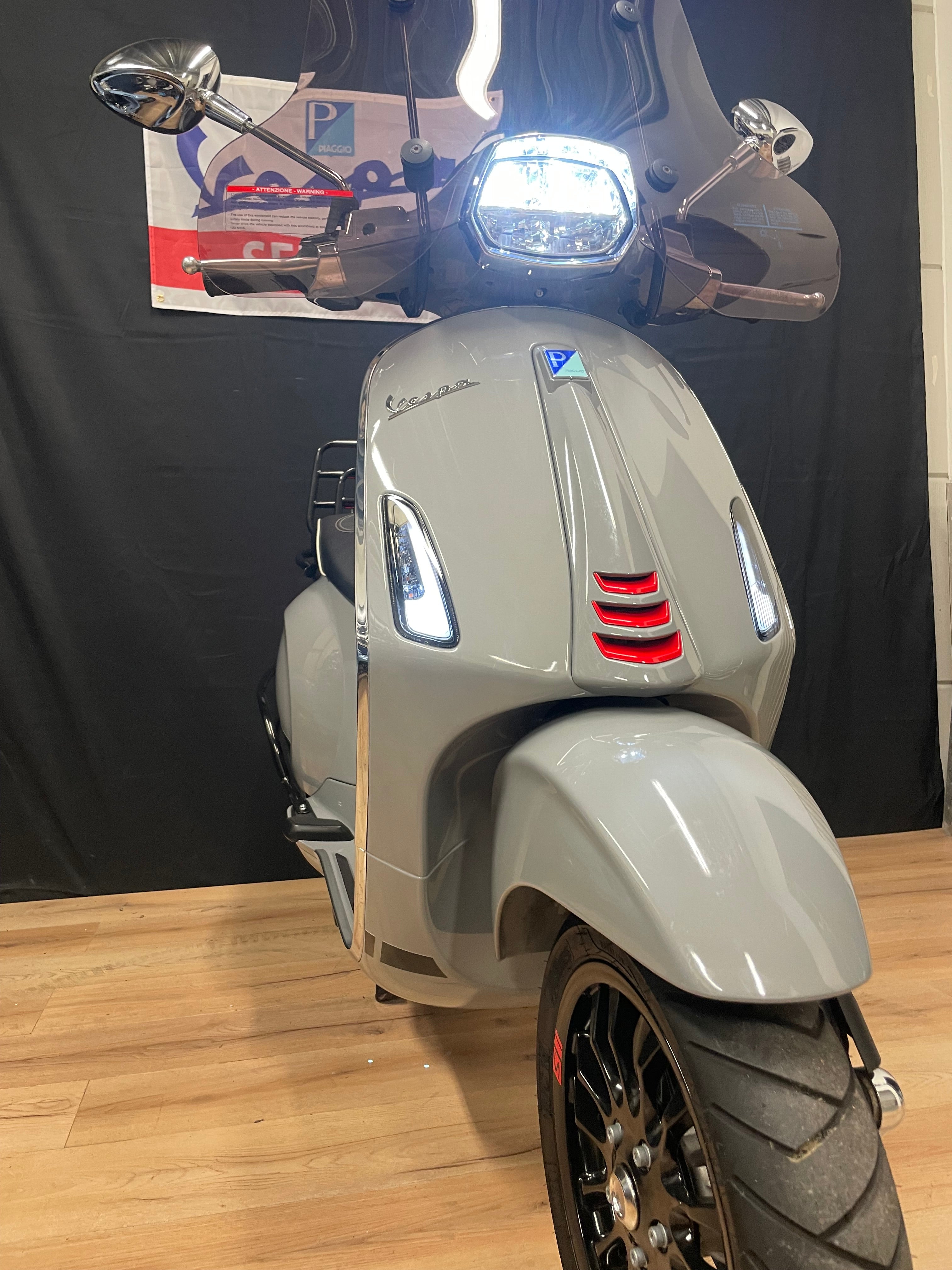 Vespa sprint 50S | Nieuwstaat | 1900km | Full option | IGET