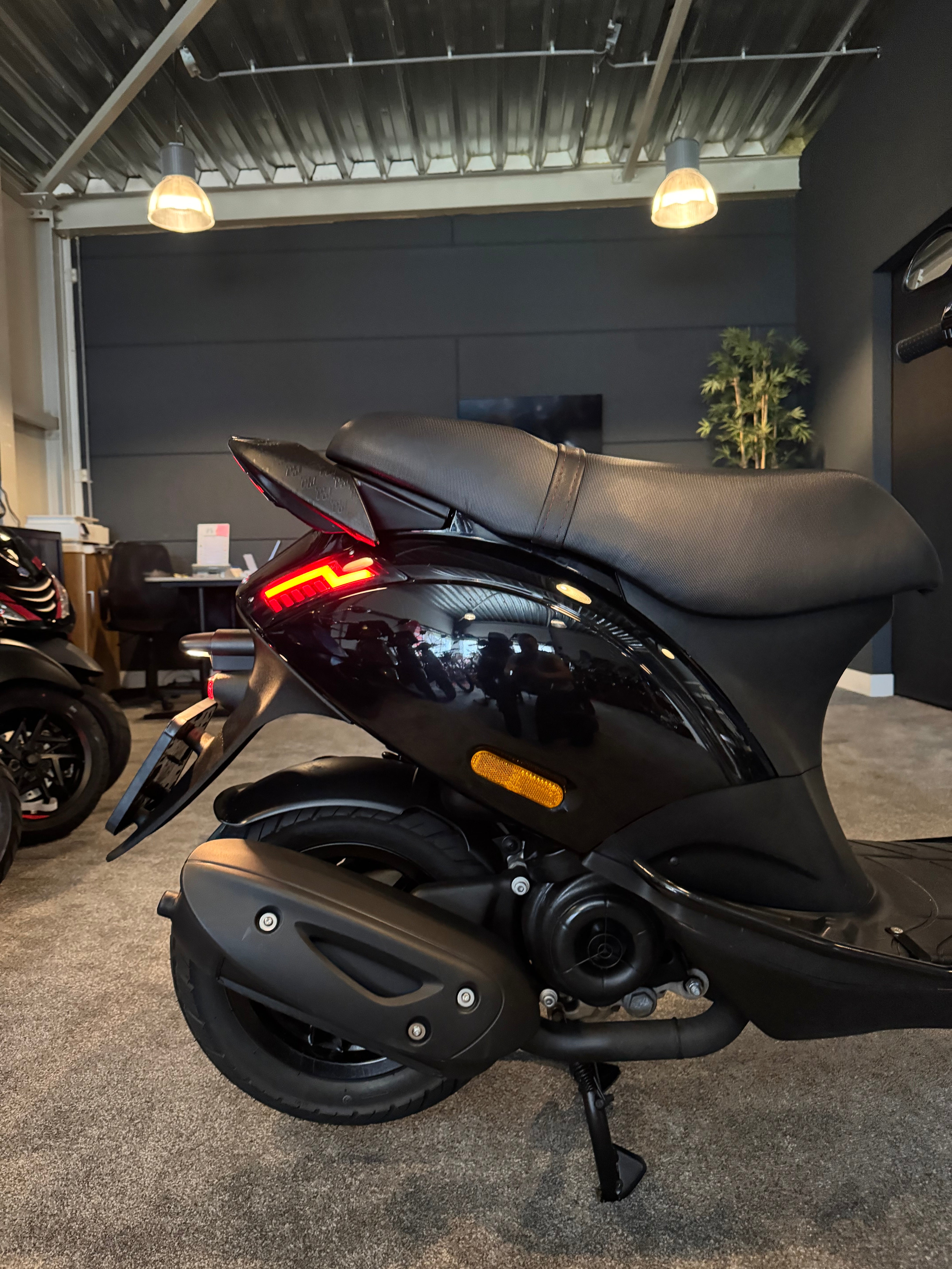 Piaggio Zip 50s | Nieuwstaat | Full option | 2024 | Brom