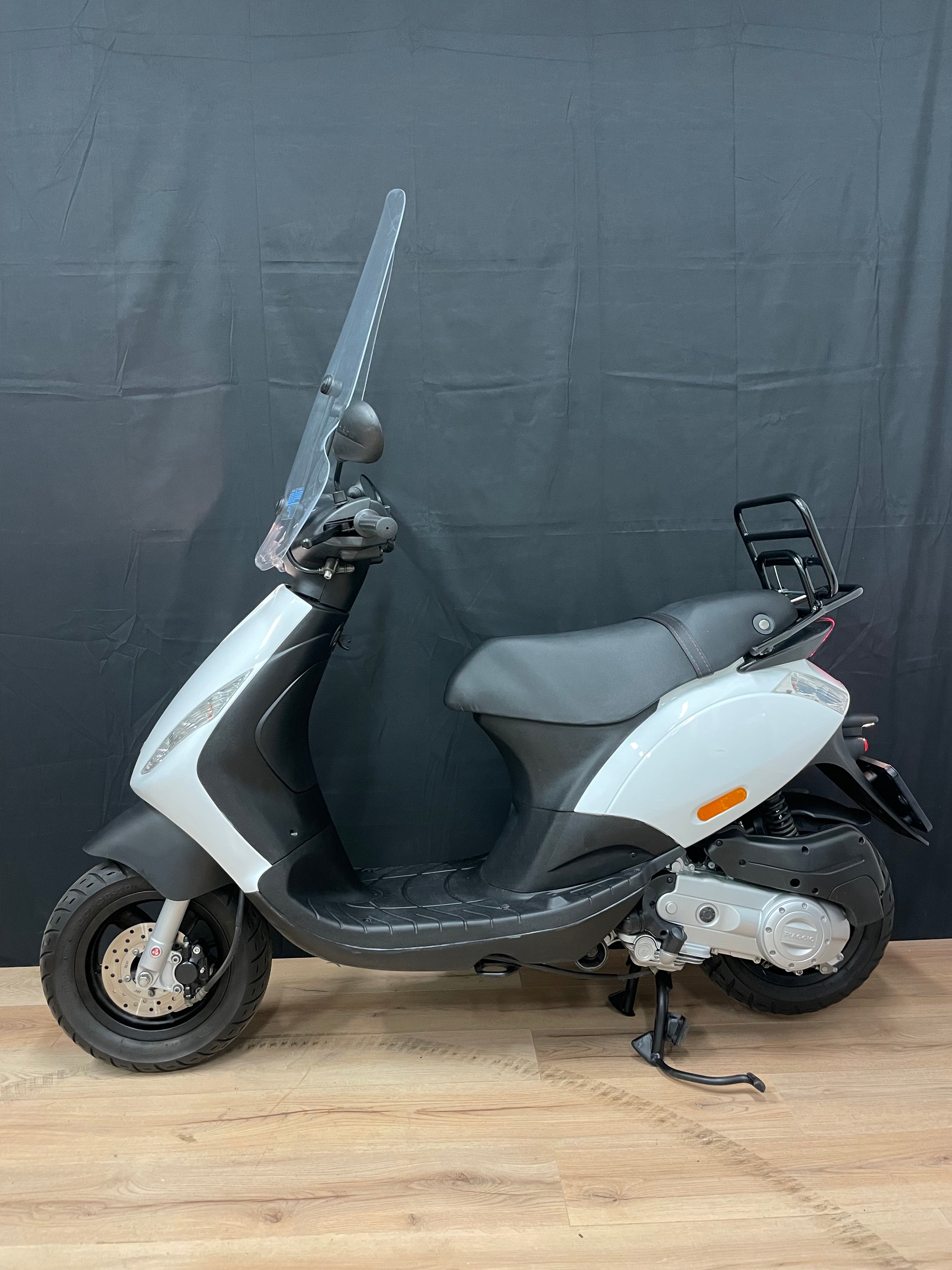 Piaggio Zip IGET - Garantie - Brom - 1e eigenaar - ZGAN