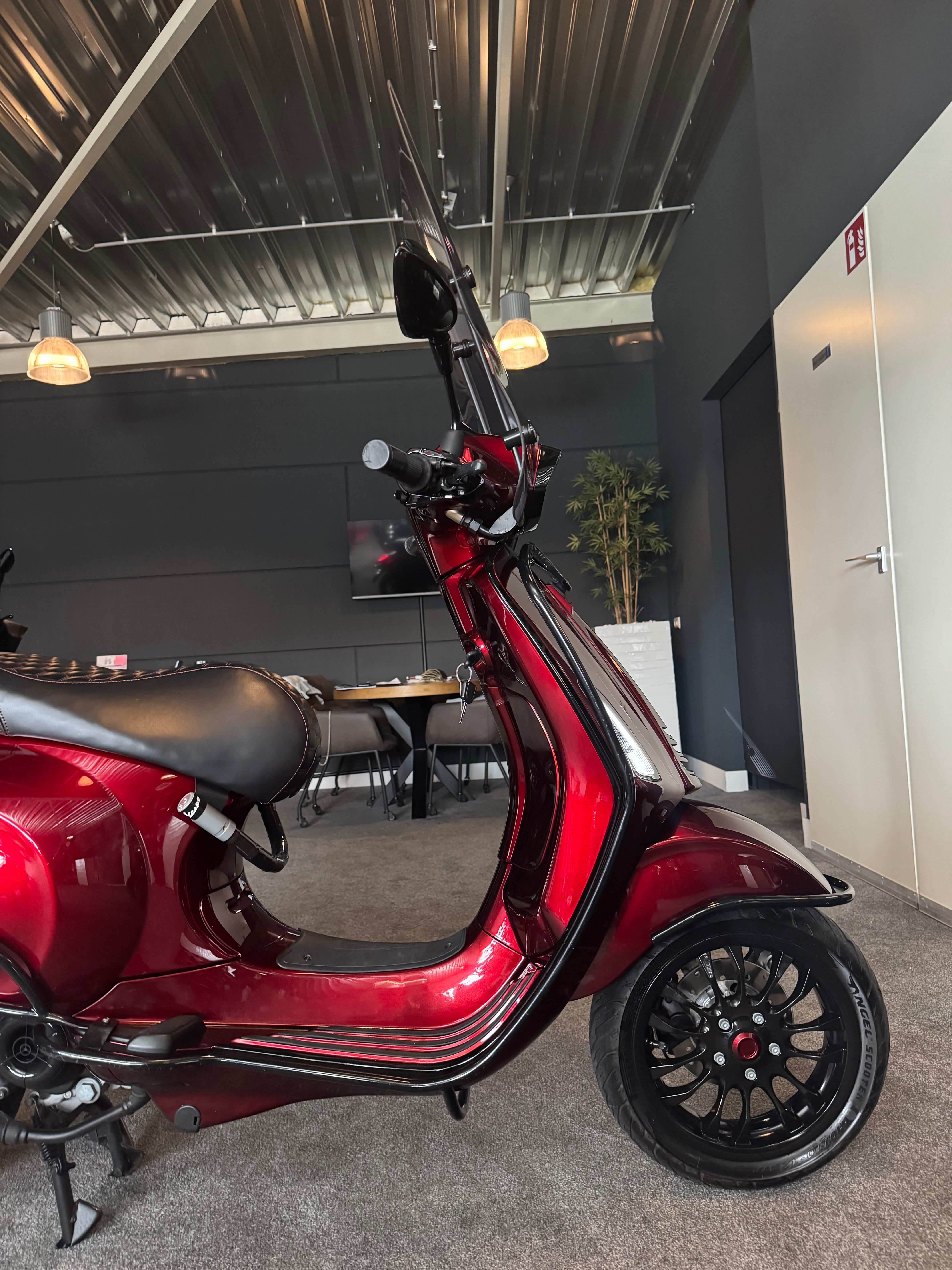 Vespa Sprint 50S | Custom | Full option | 1e eigenaar | Garantie