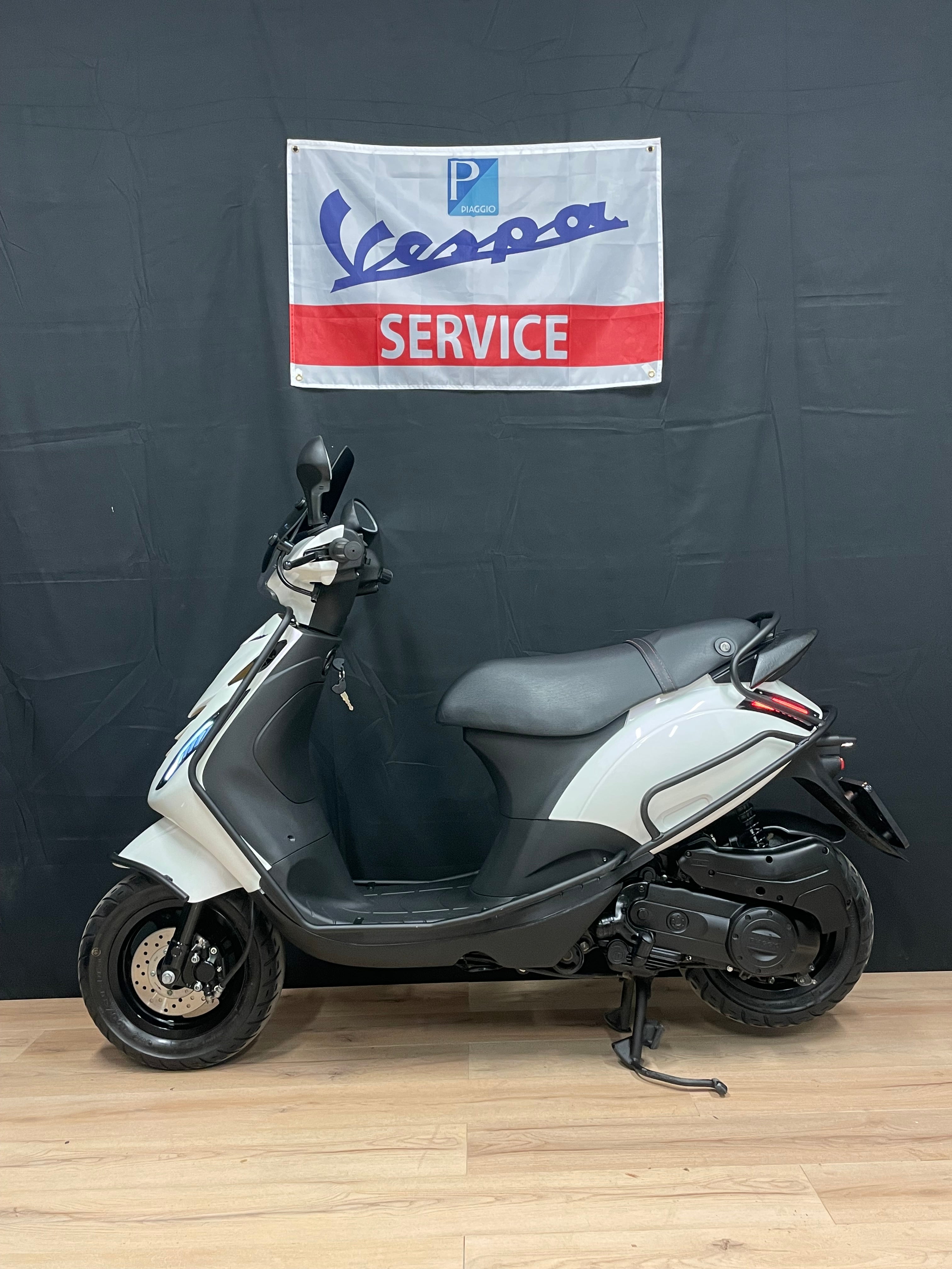 Piaggio Zip | Full option | 2023 | 3000km |Amerhyst purple