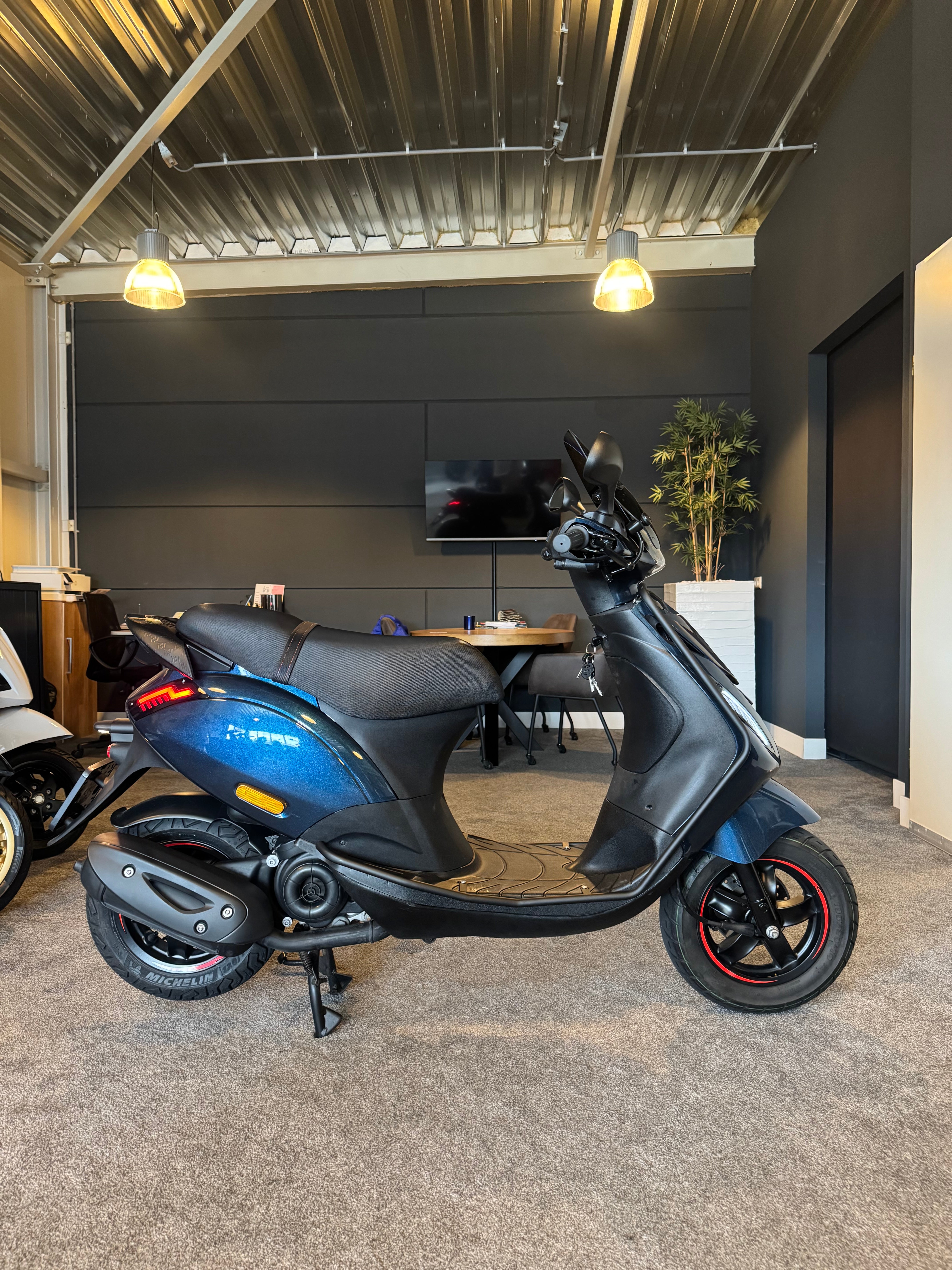 Piaggio Zip 50S | Full option | Brom | 1e eigenaar | Garantie