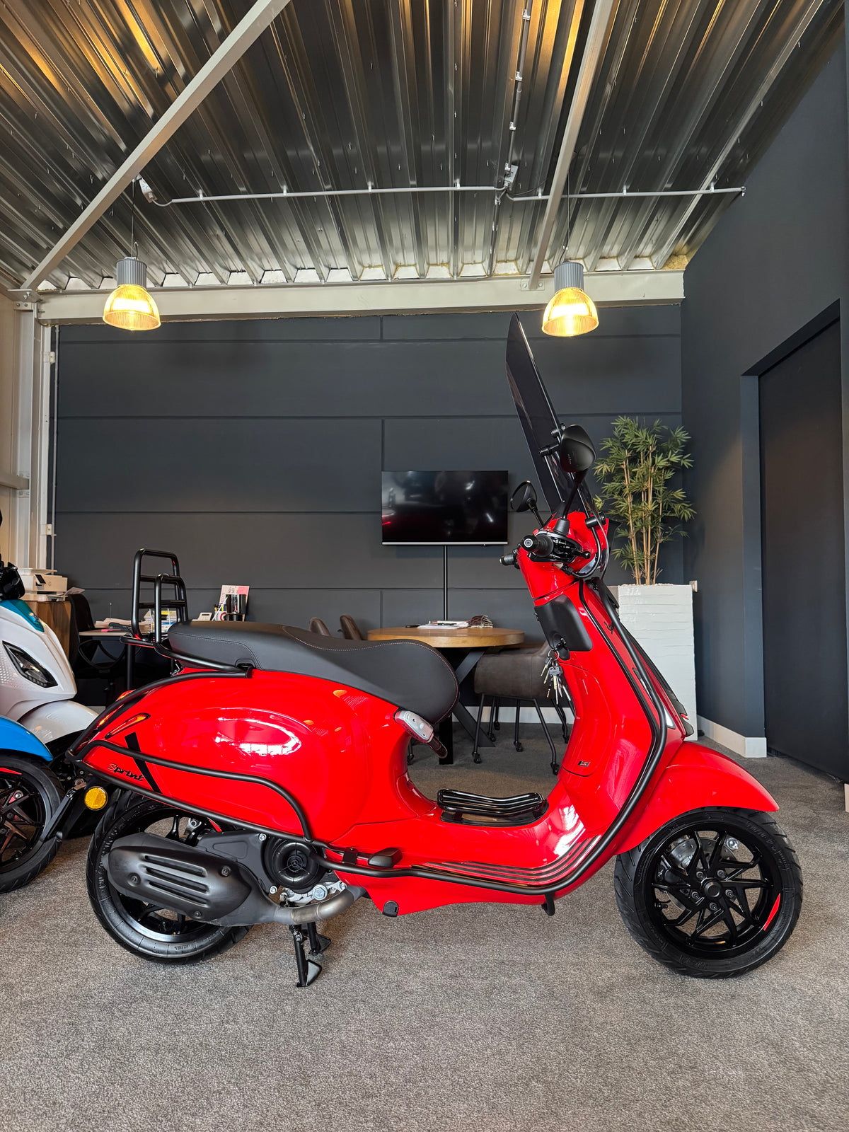 Vespa Sprint RST | 2026 | Full option | Brom / Snor | 300km
